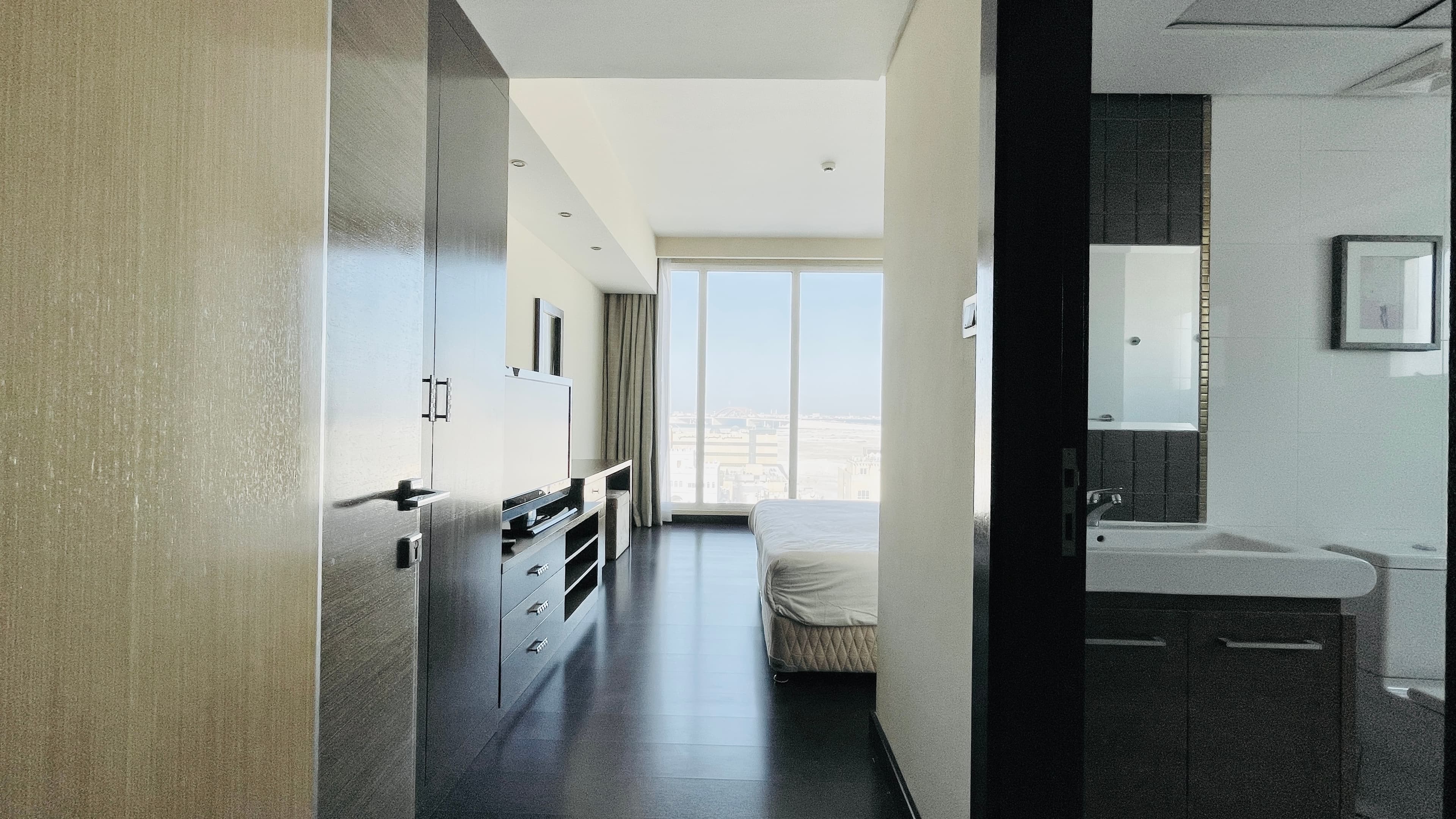 MODERN | CITY VIEW |SPACIOUS ROOMS | GREAT FACILITIES