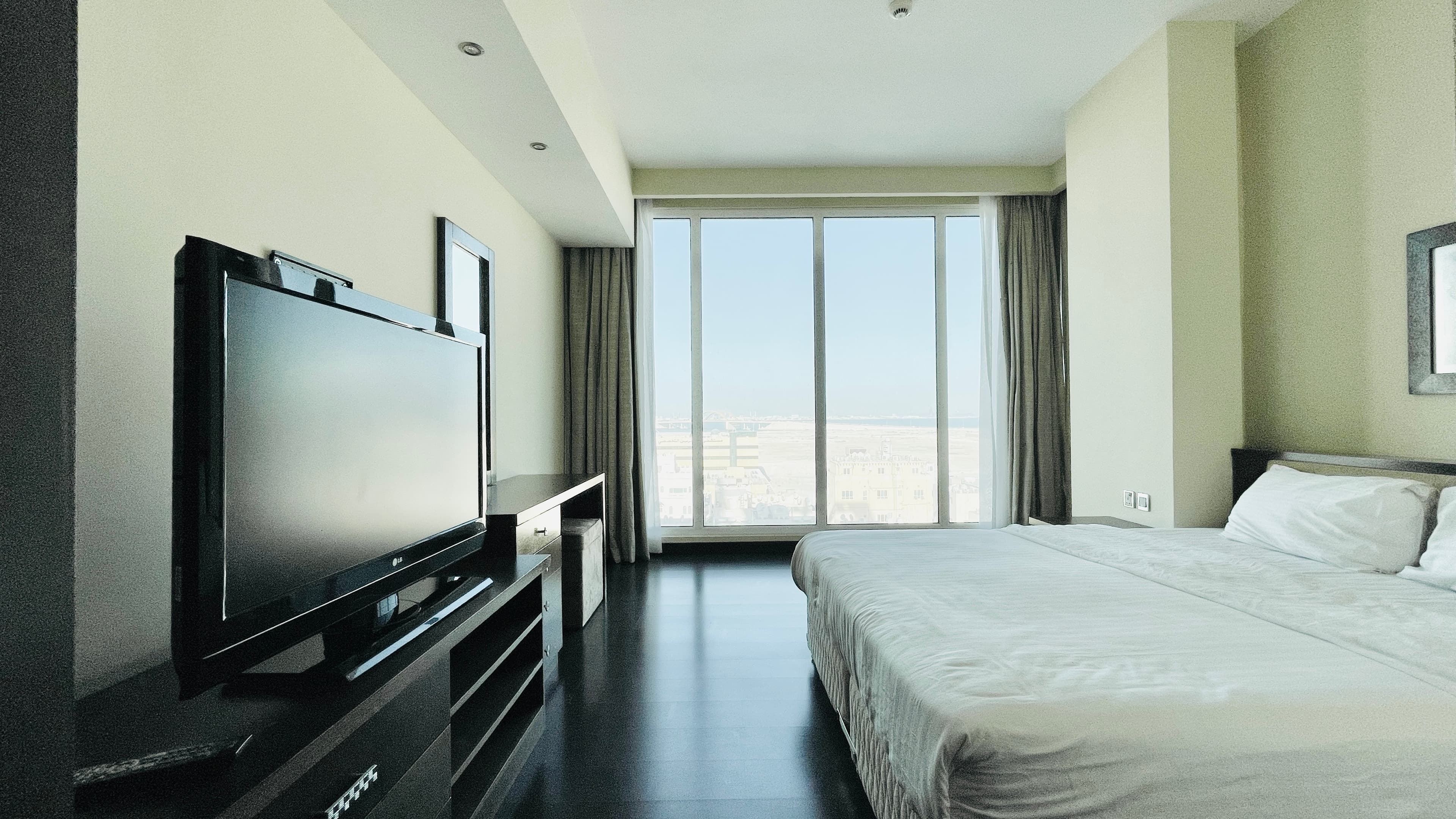 MODERN | CITY VIEW |SPACIOUS ROOMS | GREAT FACILITIES