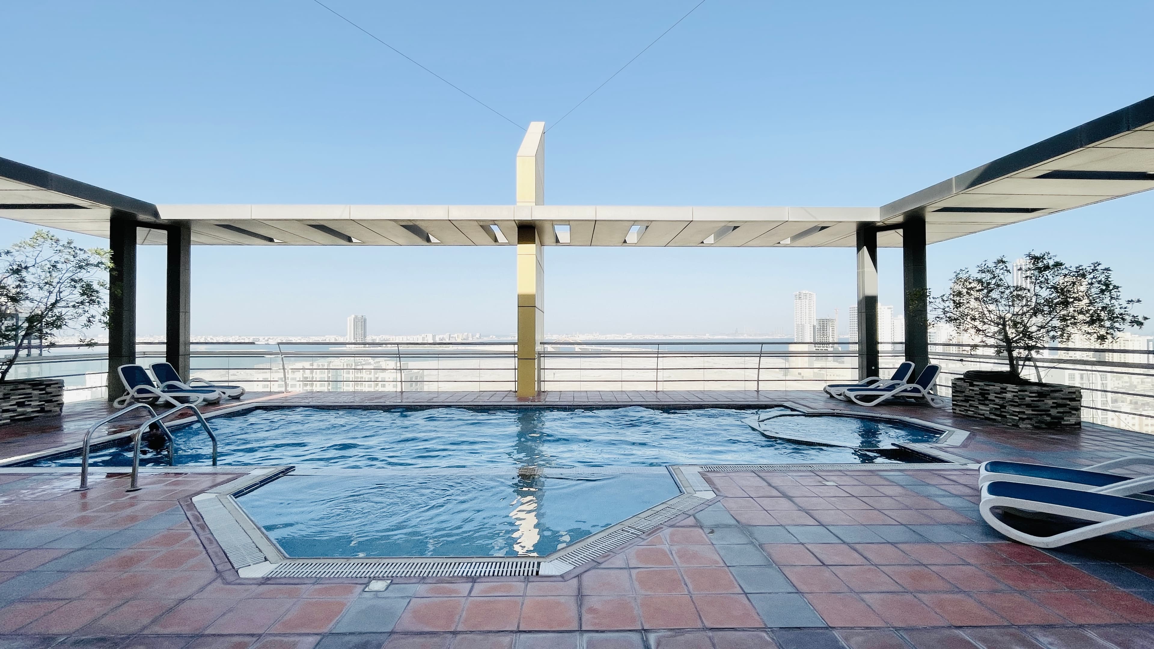 MODERN | CITY VIEW |SPACIOUS ROOMS | GREAT FACILITIES