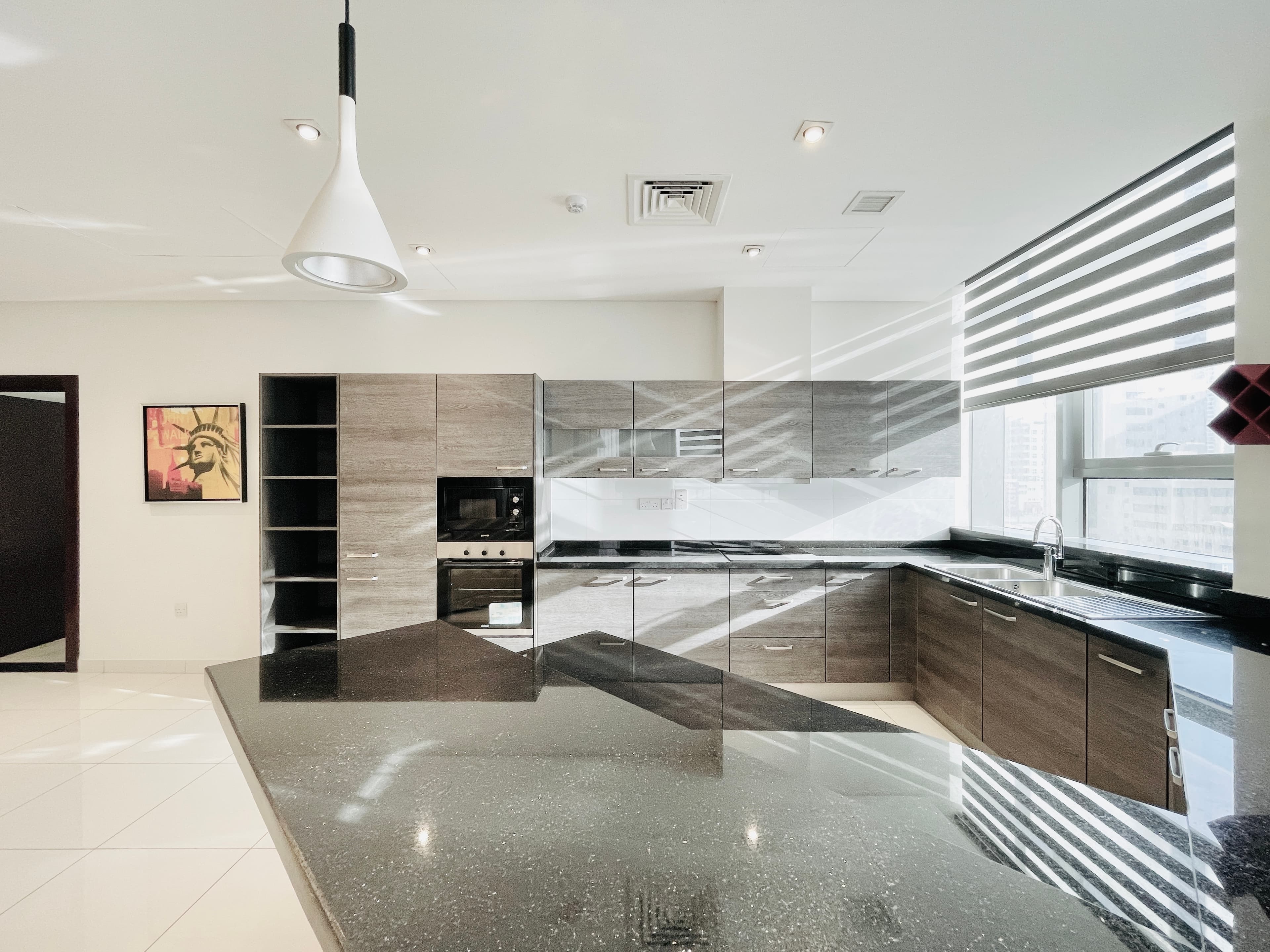 MODERN | CITY VIEW | SPACIOUS ROOMS | GREAT FACILITIES