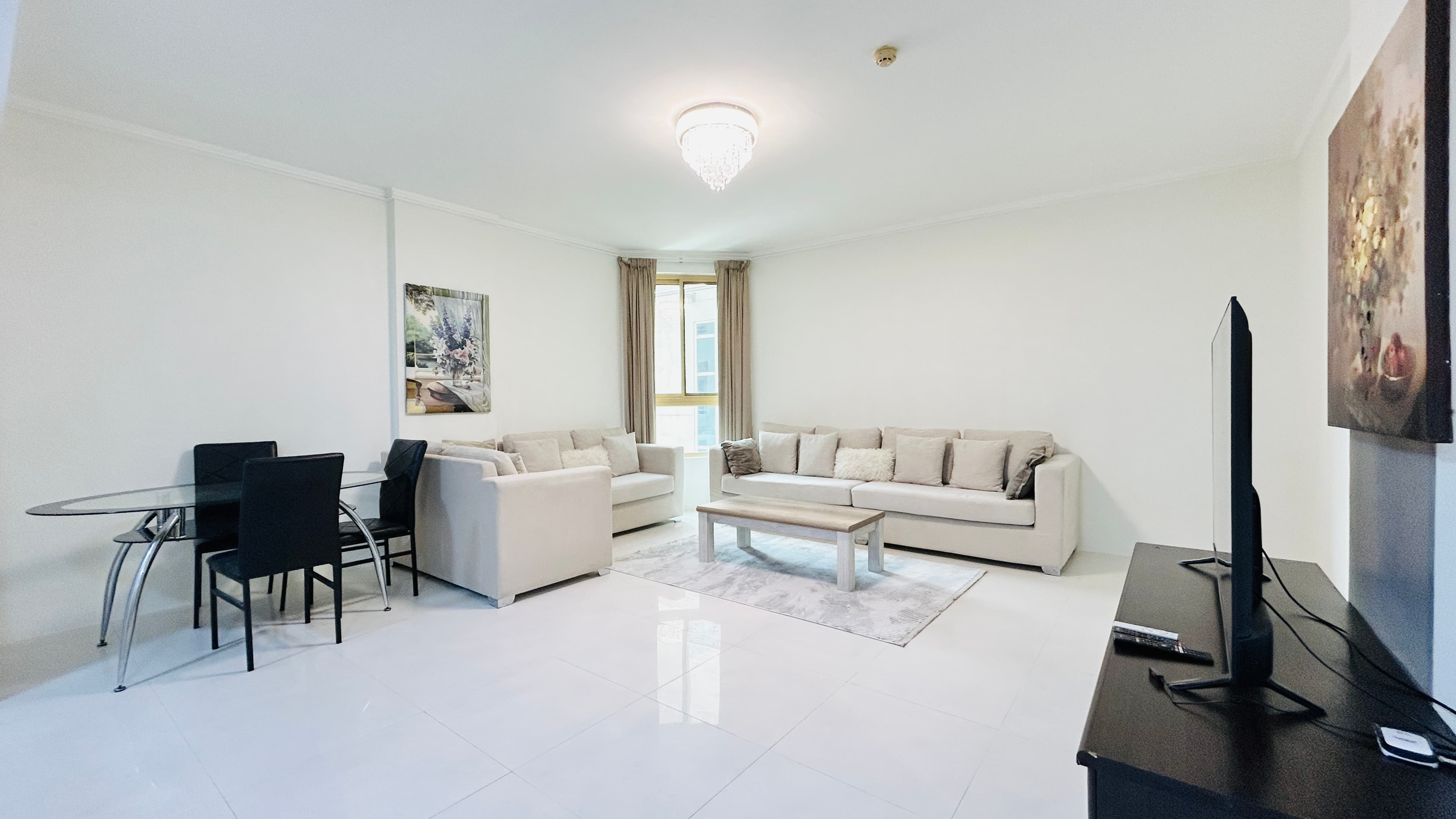 MODERN | SPACIOUS ROOM | GREAT AMENITIES | BALCONY
