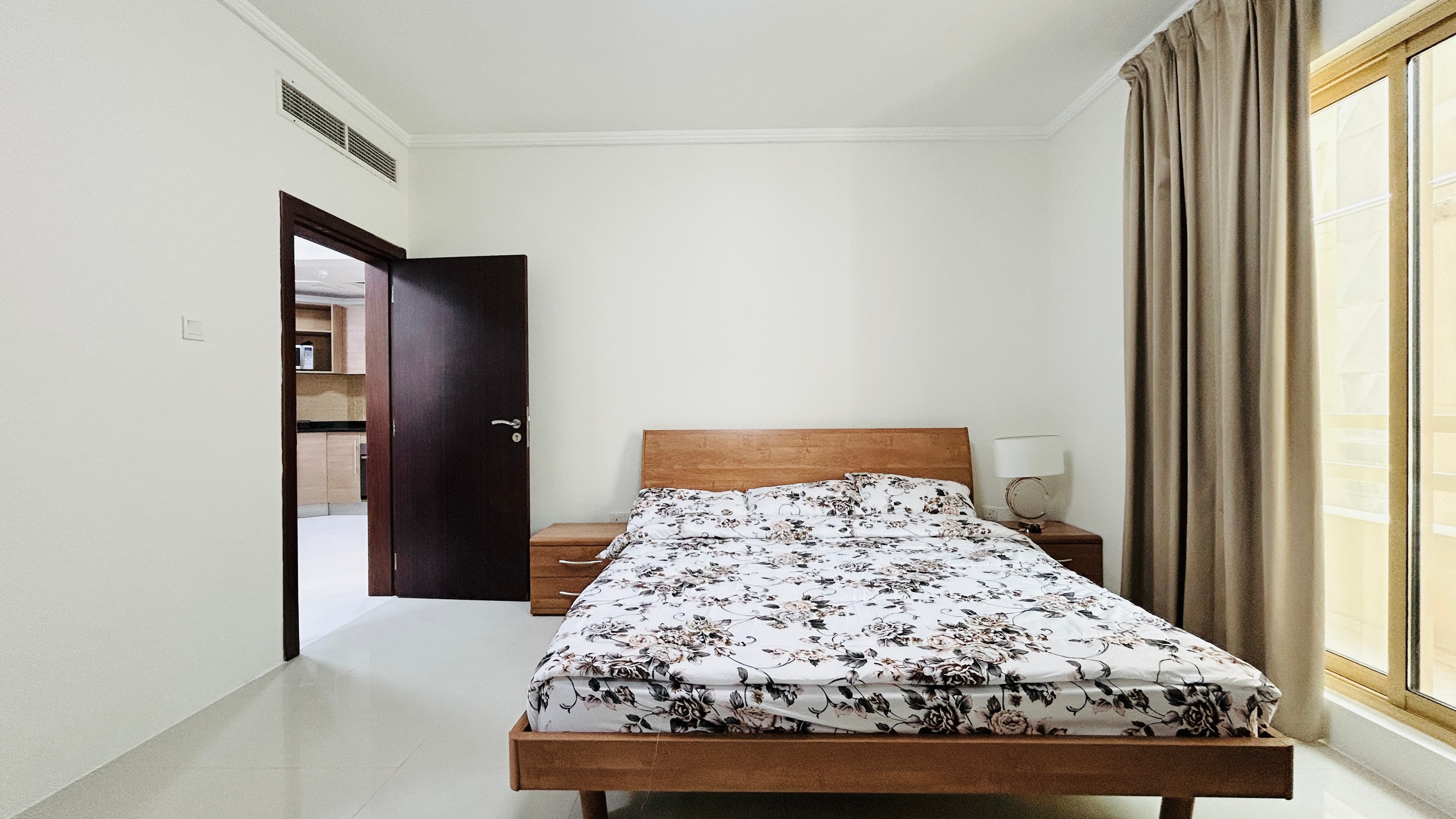 MODERN | SPACIOUS ROOM | GREAT AMENITIES | BALCONY