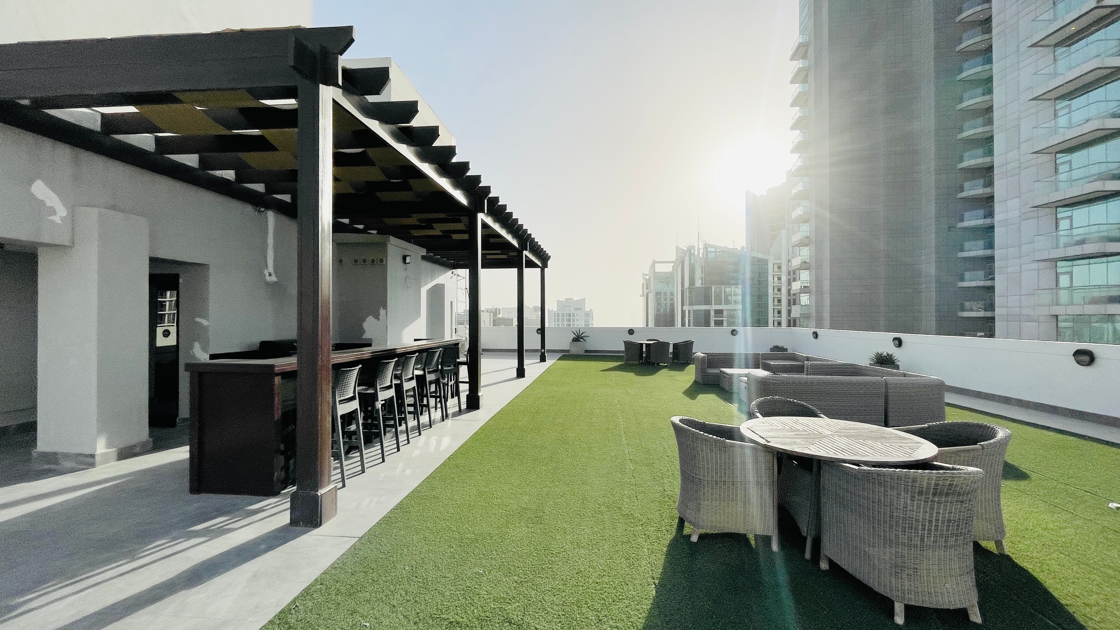 BALCONY | PARTIAL SEA/CITYVIEW | GREAT FACILITIES