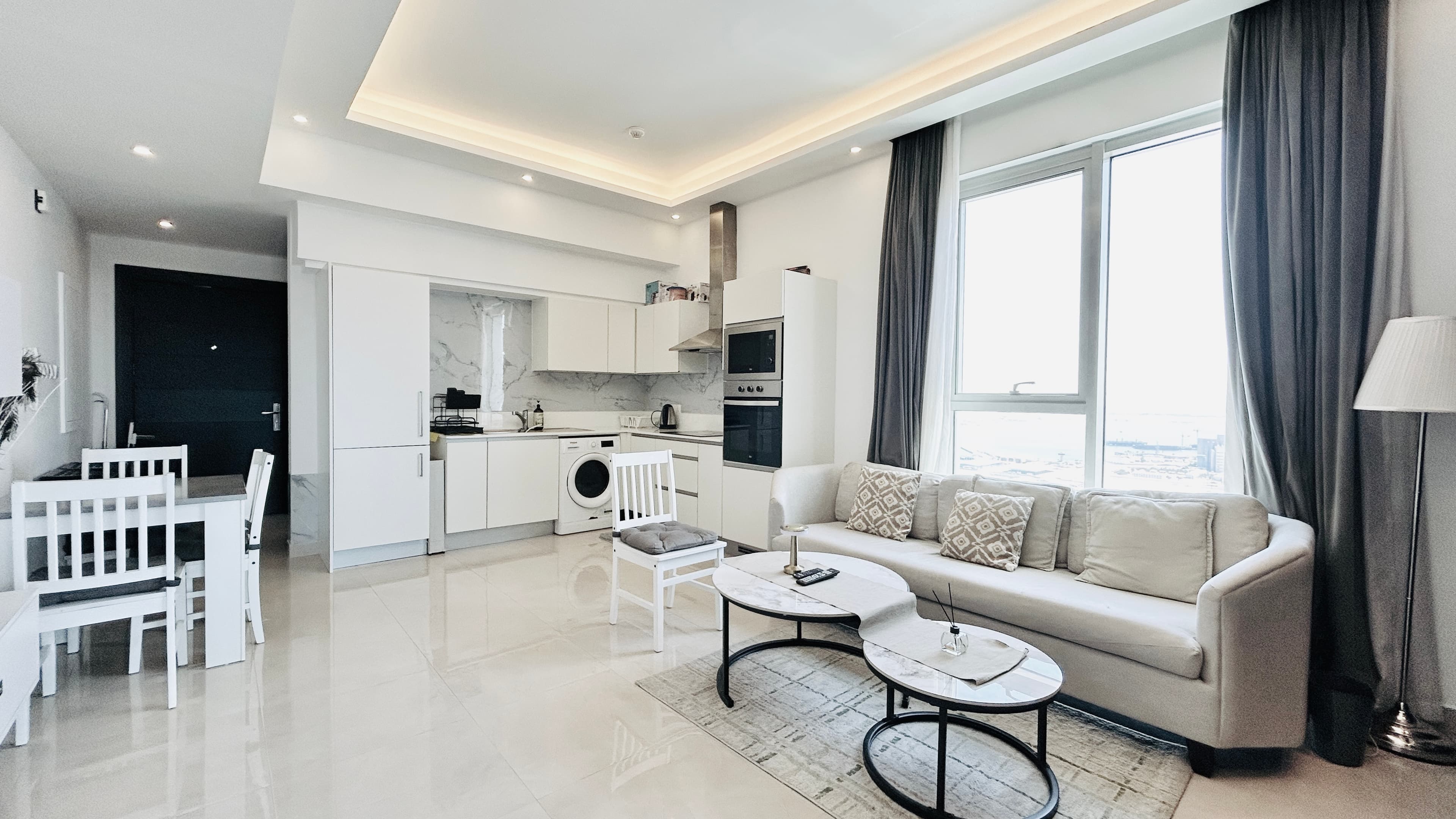 MODERN | FULL CITY VIEW | SPACIOUS ROOM | AMENITIES
