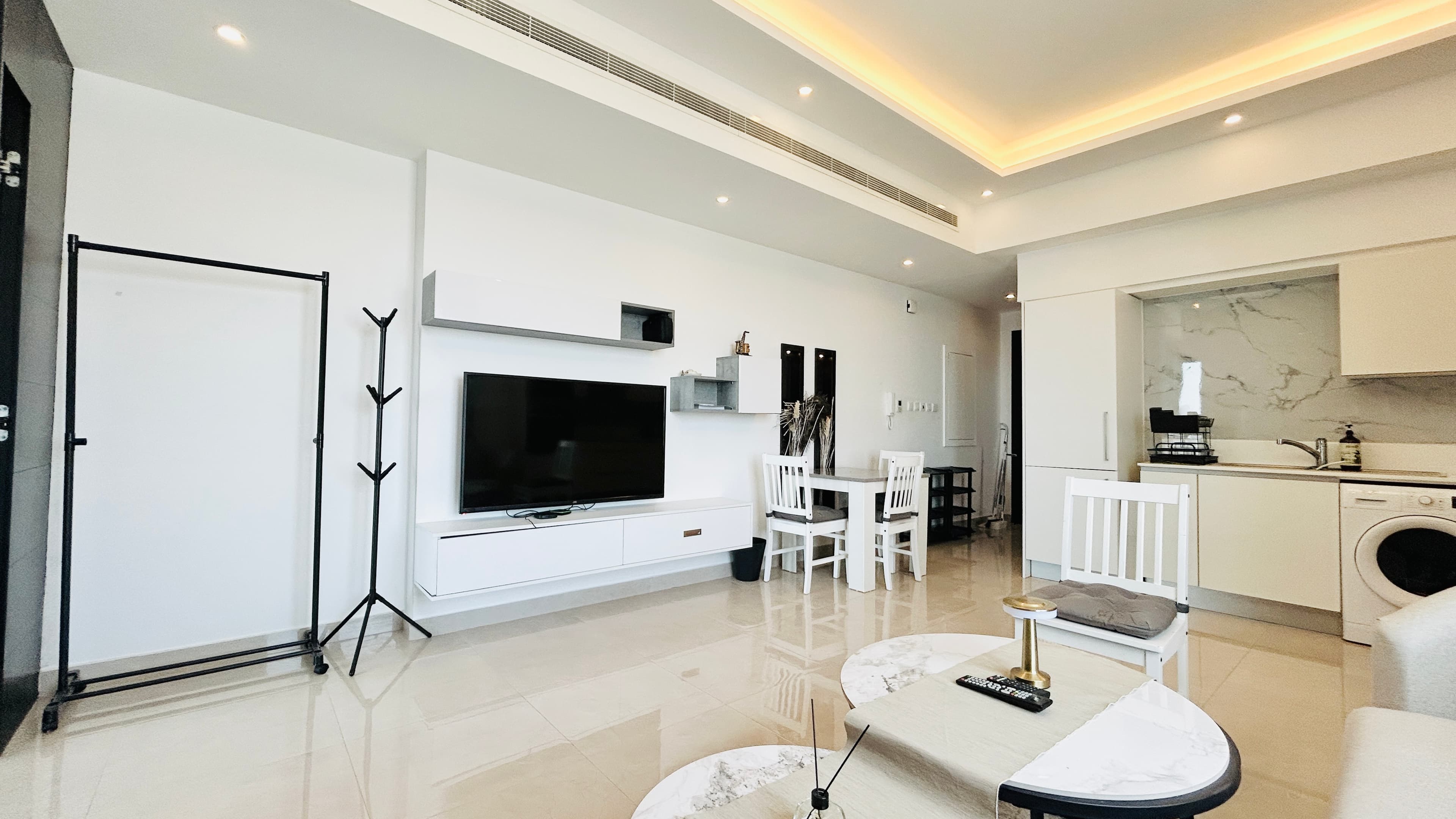 MODERN | FULL CITY VIEW | SPACIOUS ROOM | AMENITIES