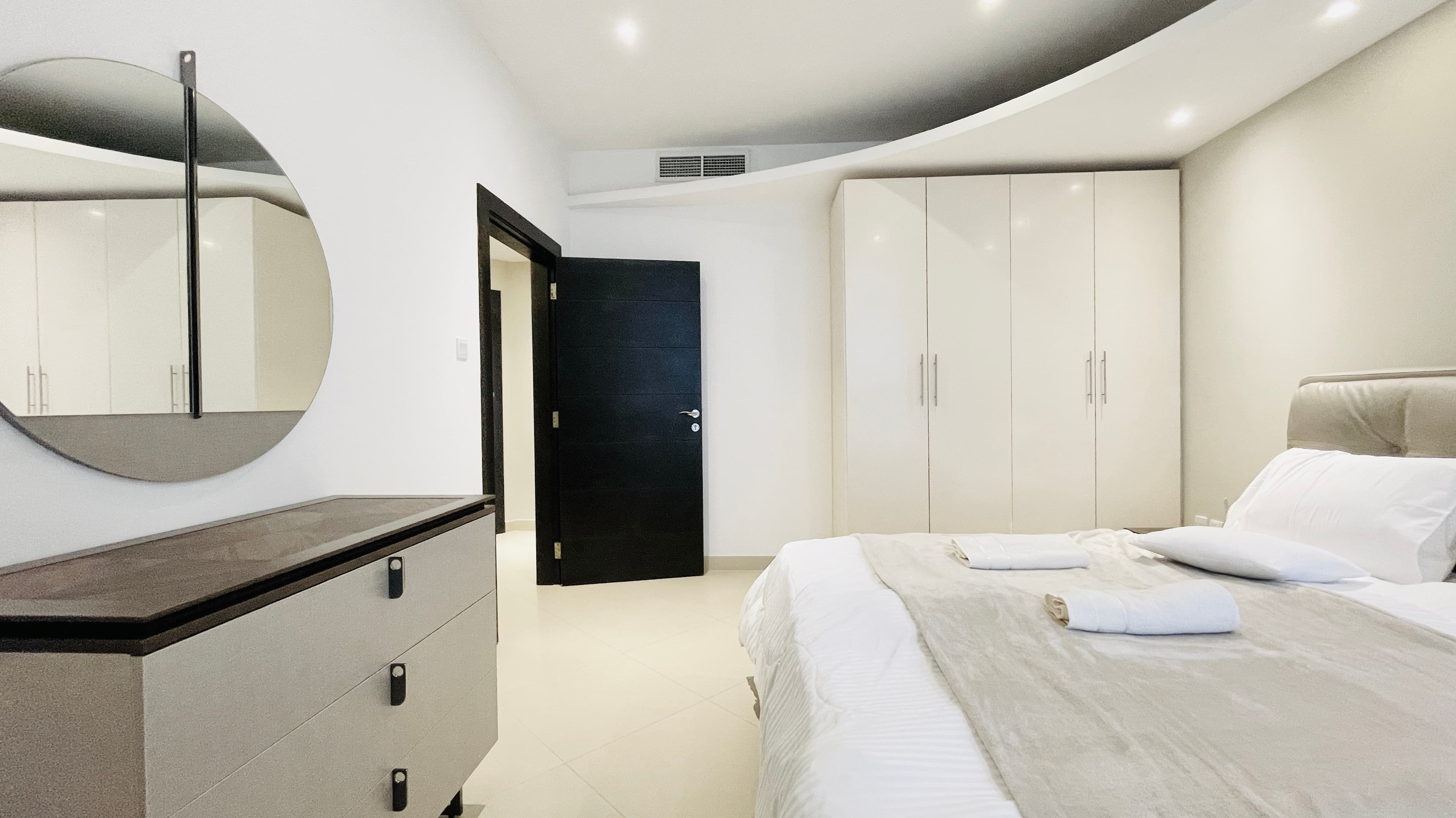 BALCONY | PARTIAL SEA/CITYVIEW | GREAT FACILITIES