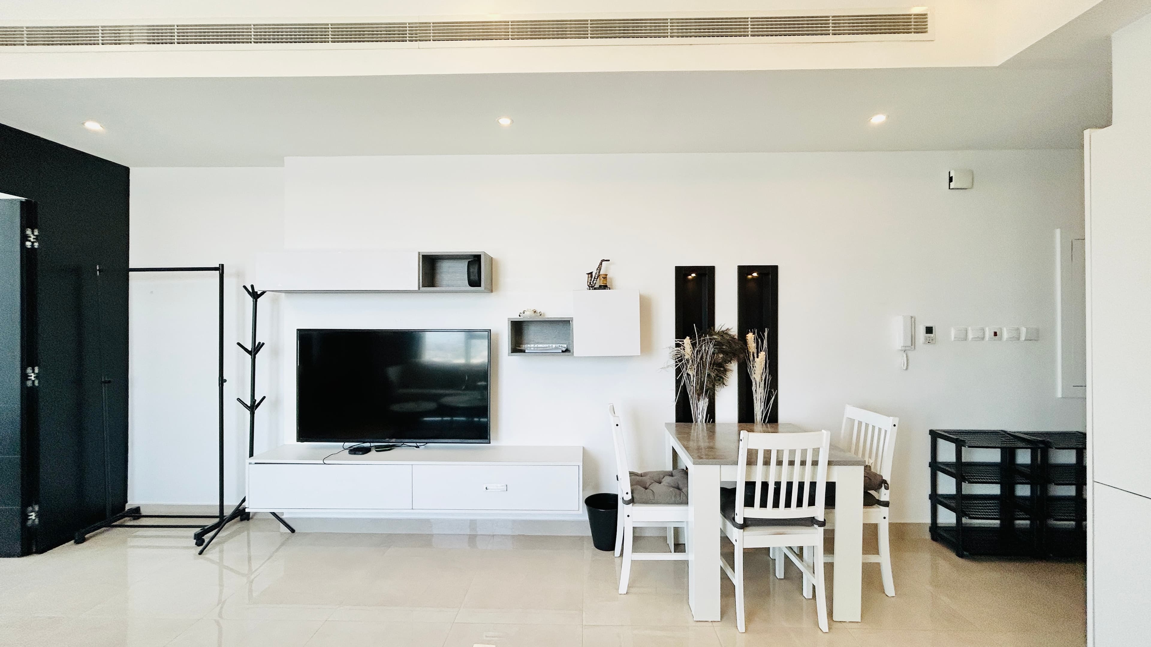 MODERN | FULL CITY VIEW | SPACIOUS ROOM | AMENITIES