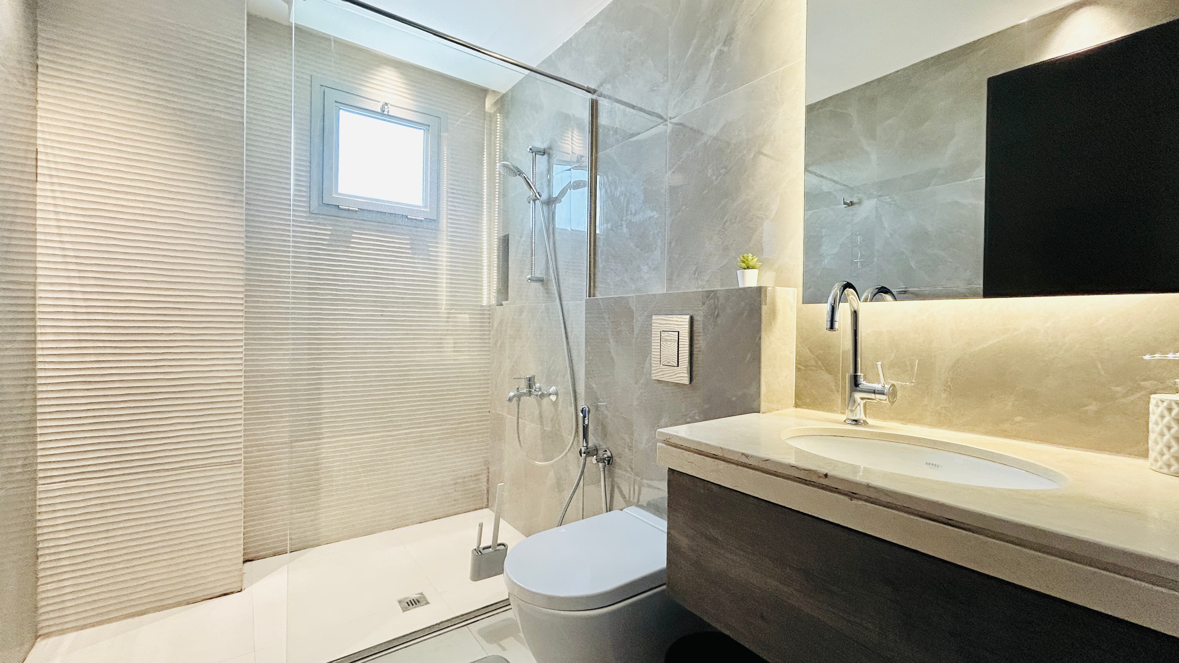 MODERN | FULL CITY VIEW | SPACIOUS ROOM | AMENITIES