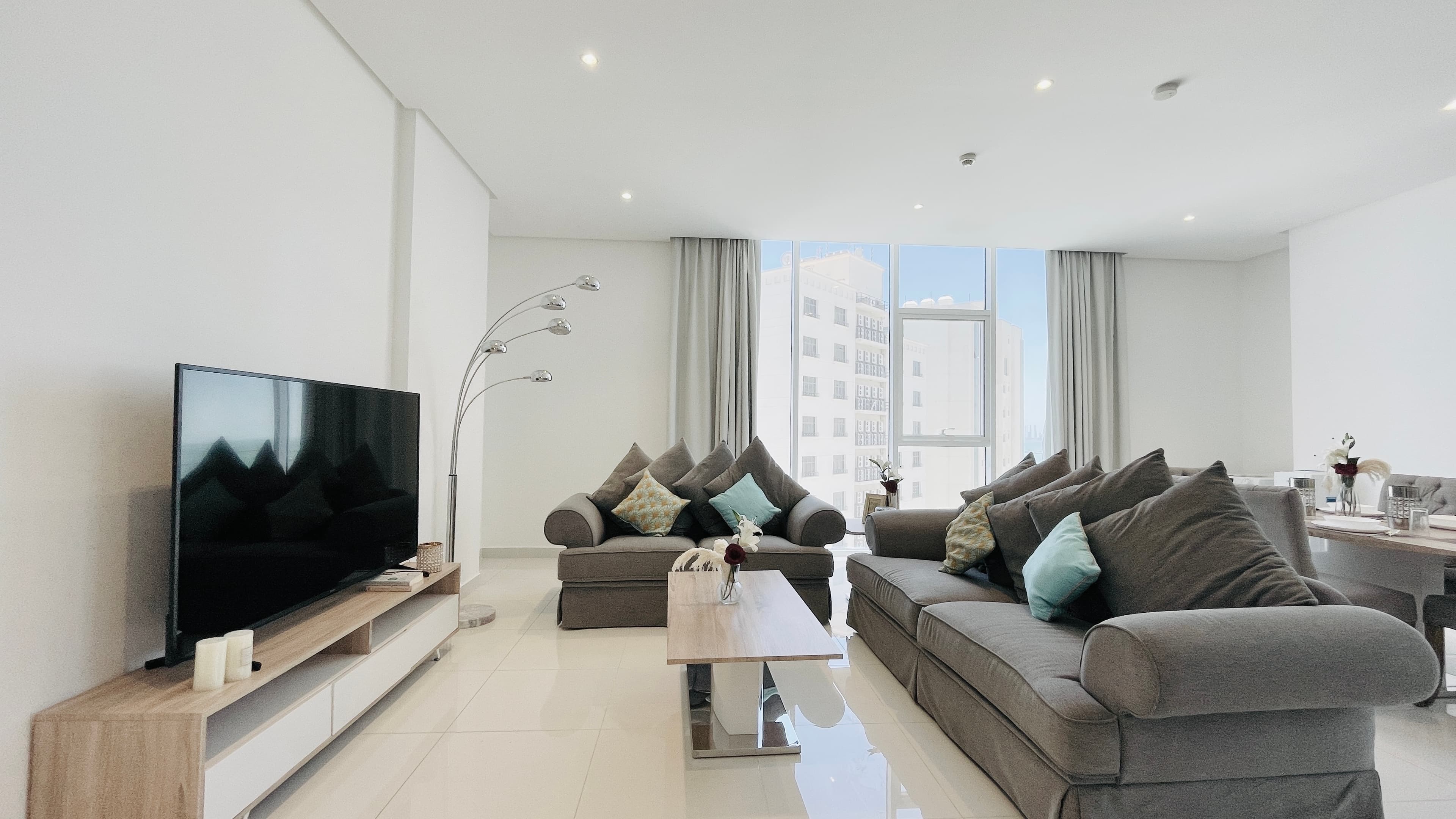 CITY VIEW | MODERN | SPACIOUS ROOMS | AMENITIES