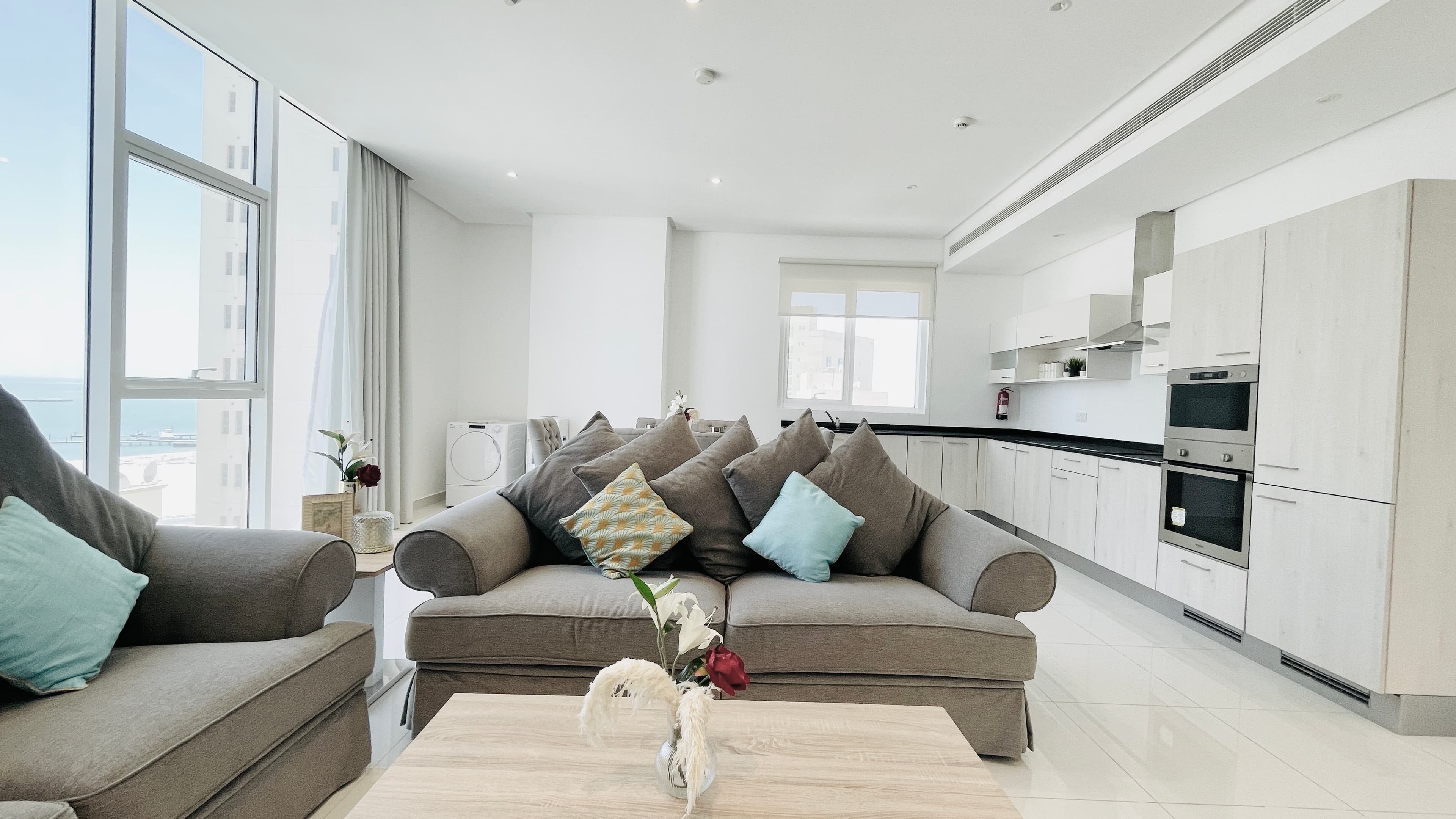 CITY VIEW | MODERN | SPACIOUS ROOMS | AMENITIES