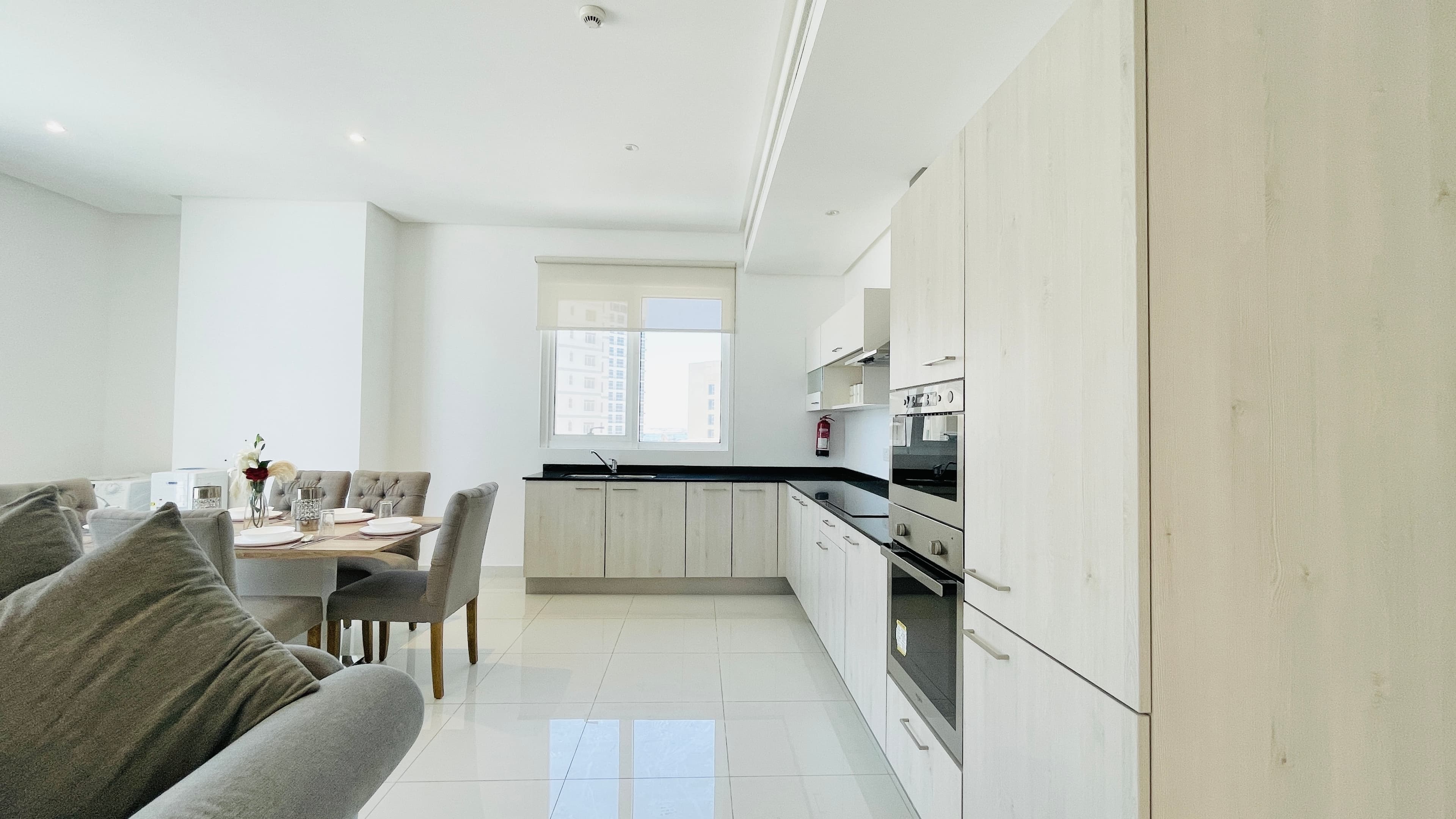 CITY VIEW | MODERN | SPACIOUS ROOMS | AMENITIES
