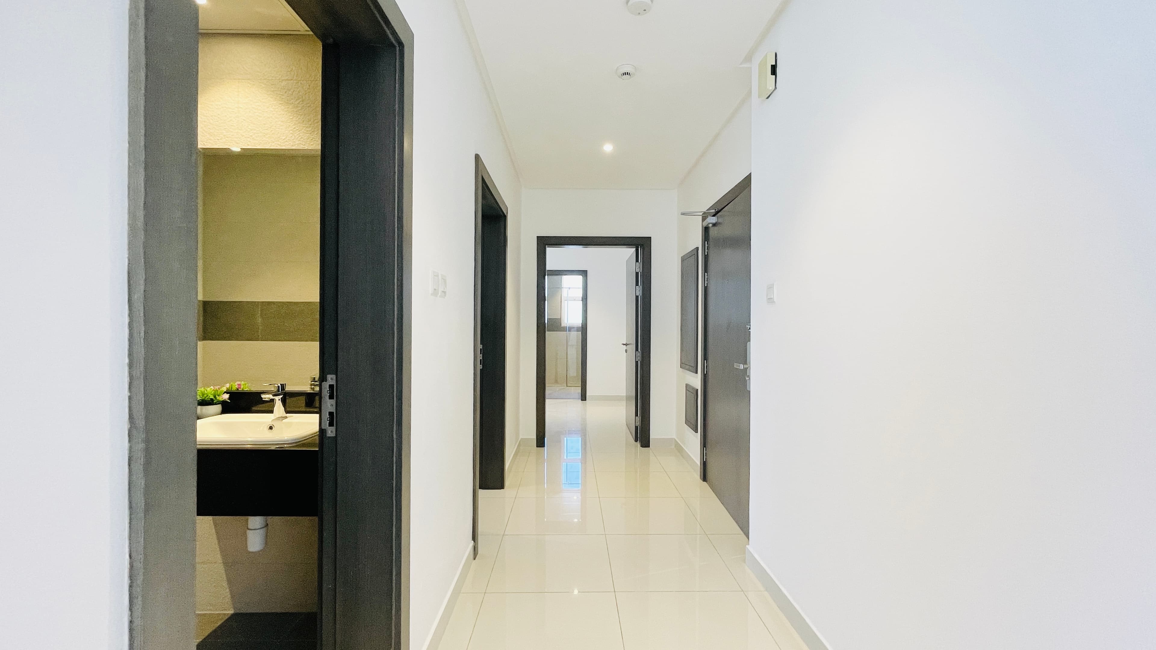 CITY VIEW | MODERN | SPACIOUS ROOMS | AMENITIES