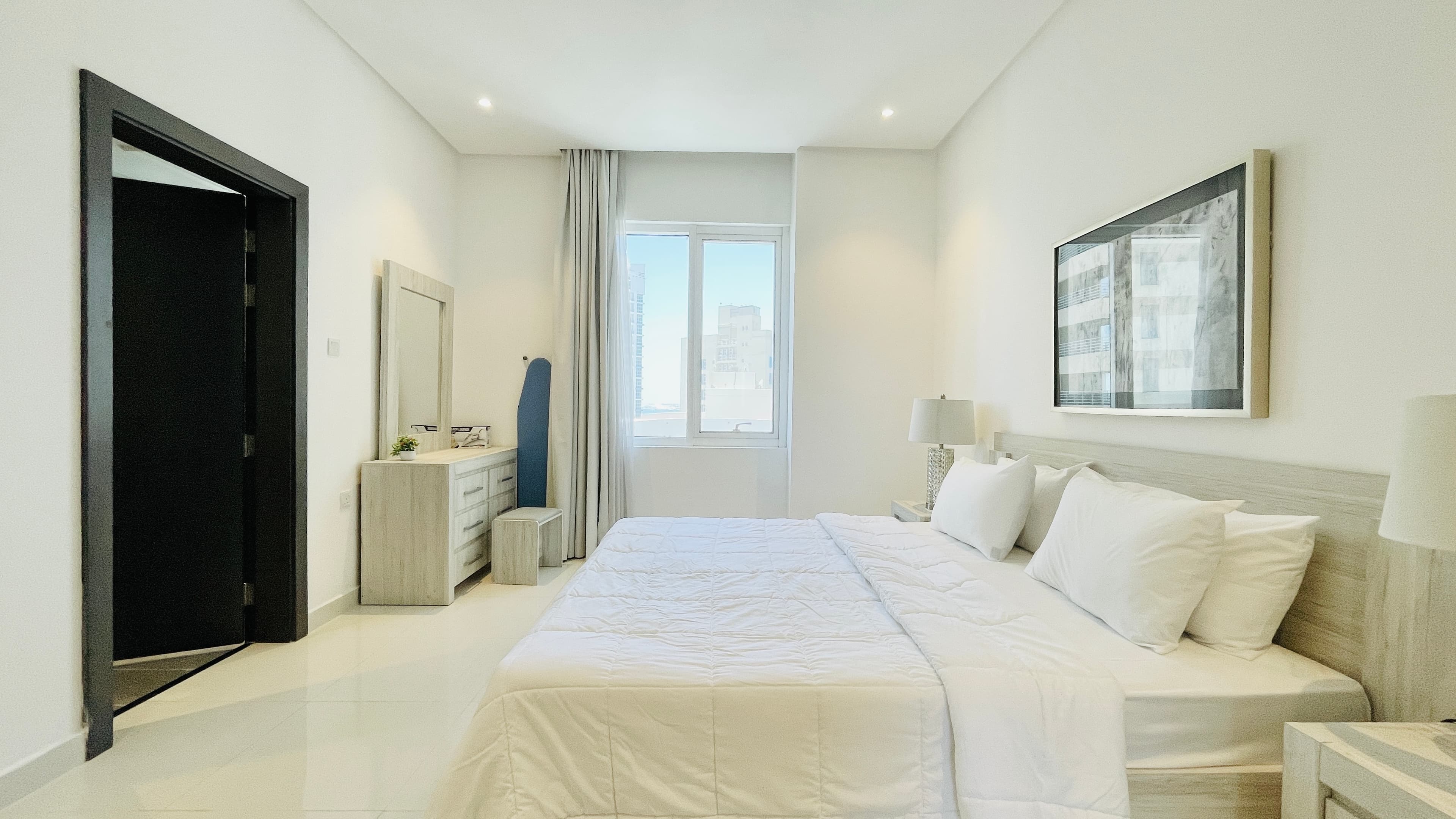 CITY VIEW | MODERN | SPACIOUS ROOMS | AMENITIES