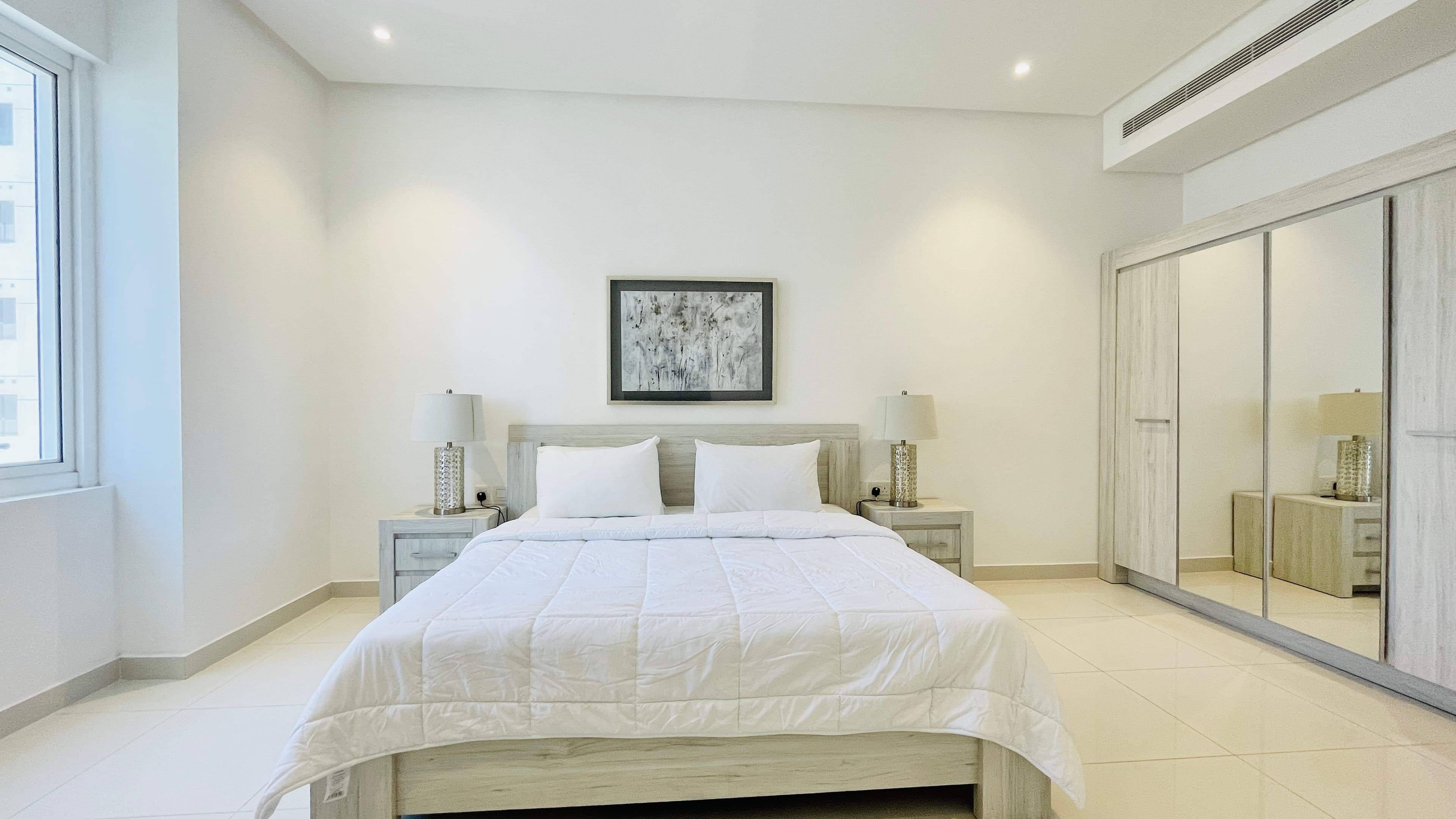 CITY VIEW | MODERN | SPACIOUS ROOMS | AMENITIES