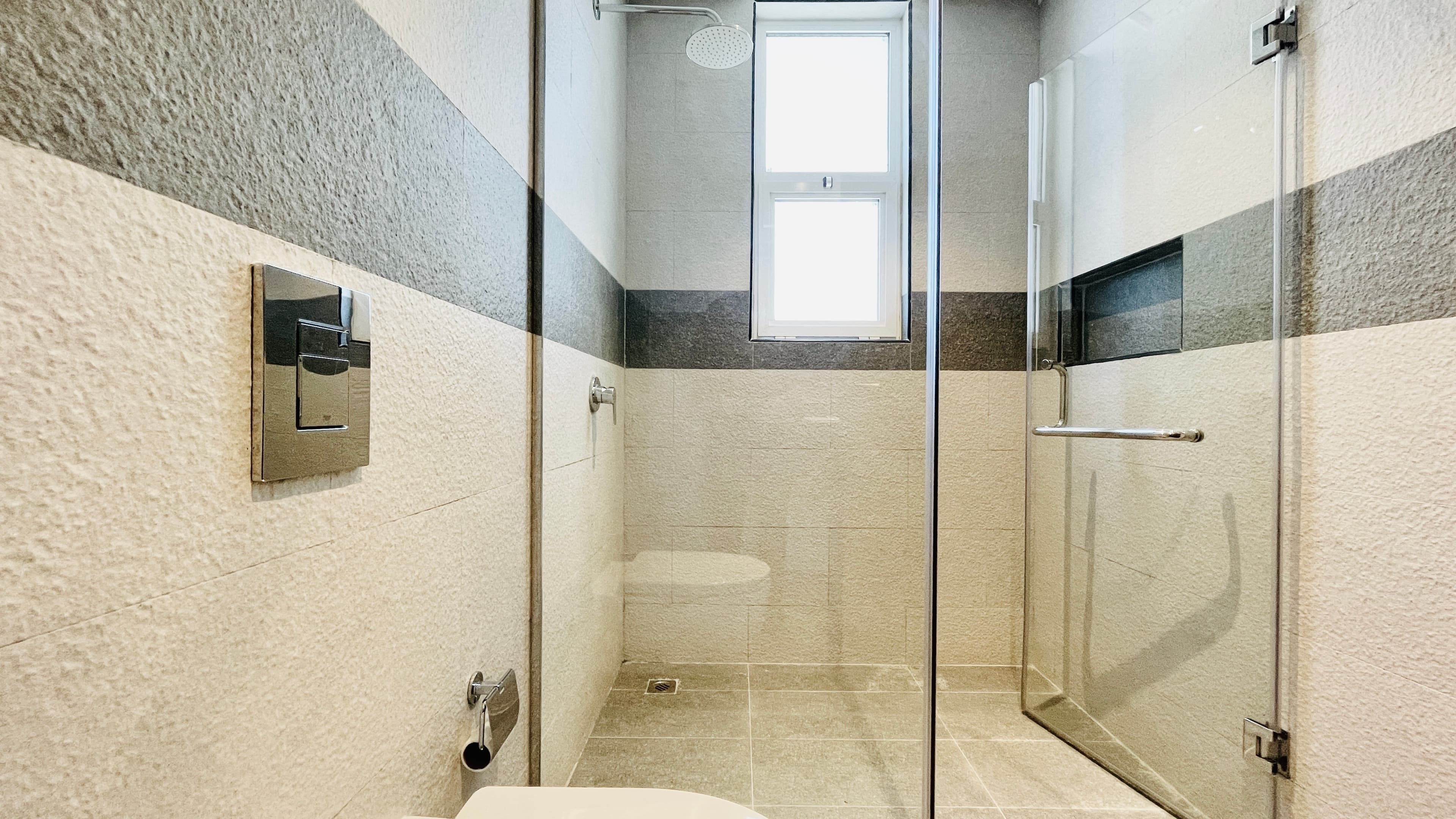 CITY VIEW | MODERN | SPACIOUS ROOMS | AMENITIES