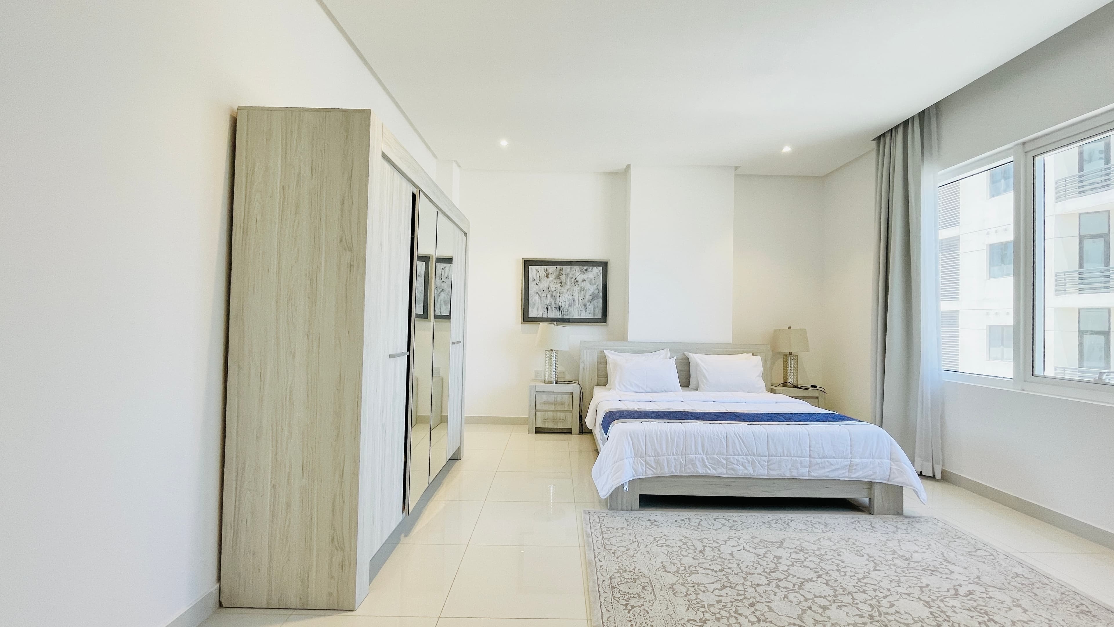 CITY VIEW | MODERN | SPACIOUS ROOMS | AMENITIES