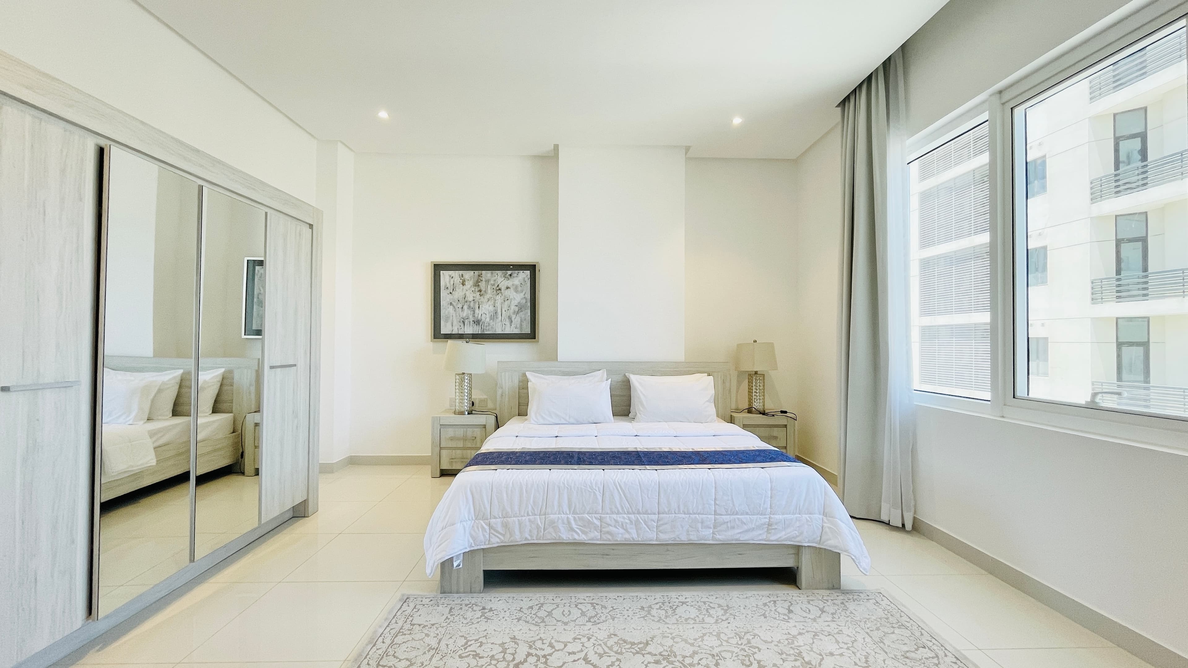 CITY VIEW | MODERN | SPACIOUS ROOMS | AMENITIES
