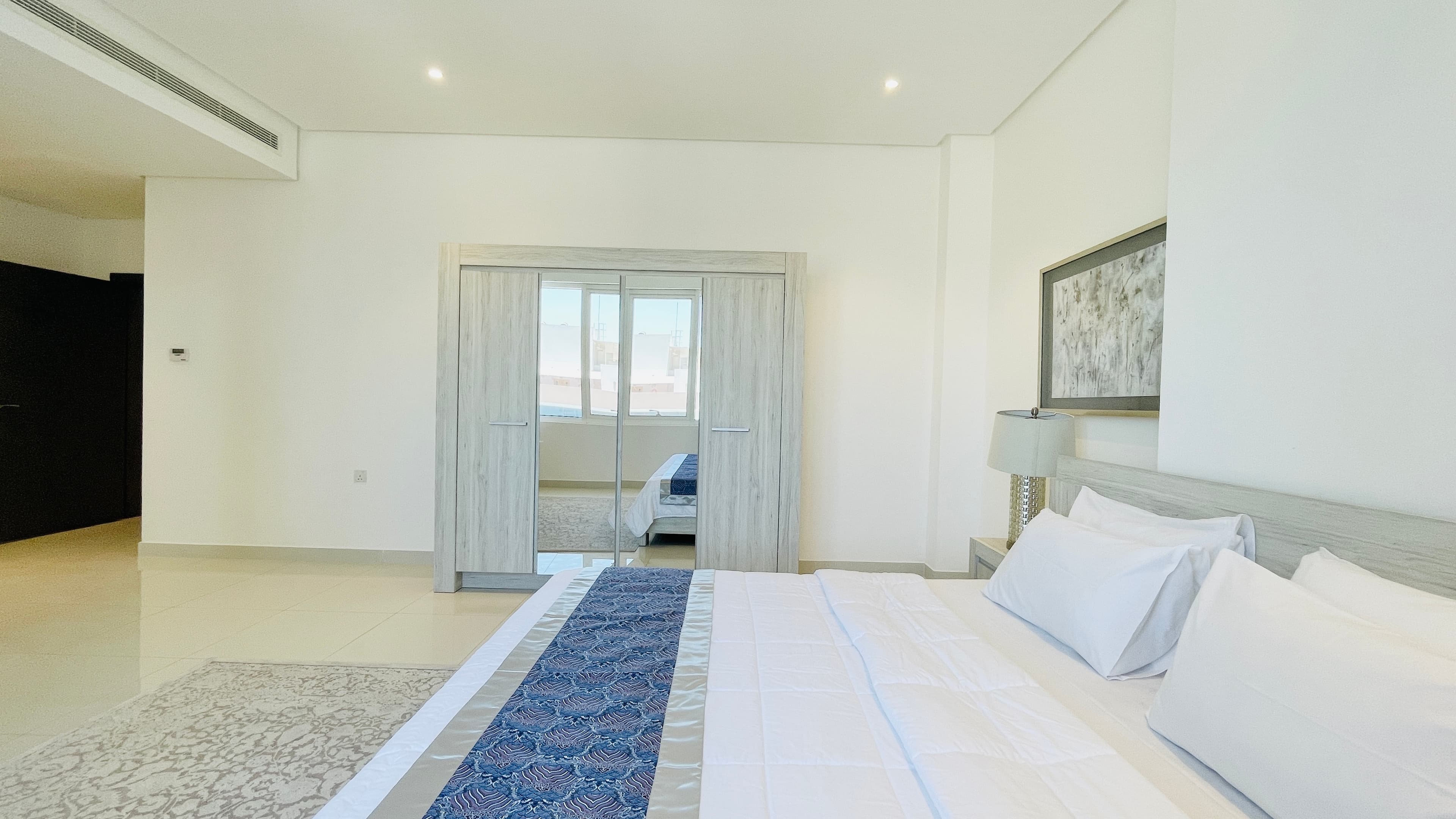 CITY VIEW | MODERN | SPACIOUS ROOMS | AMENITIES