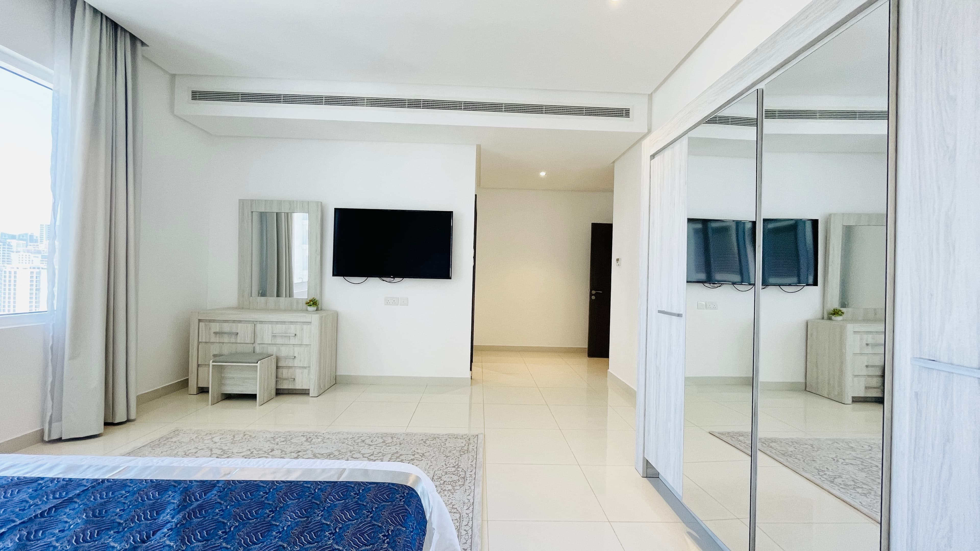 CITY VIEW | MODERN | SPACIOUS ROOMS | AMENITIES
