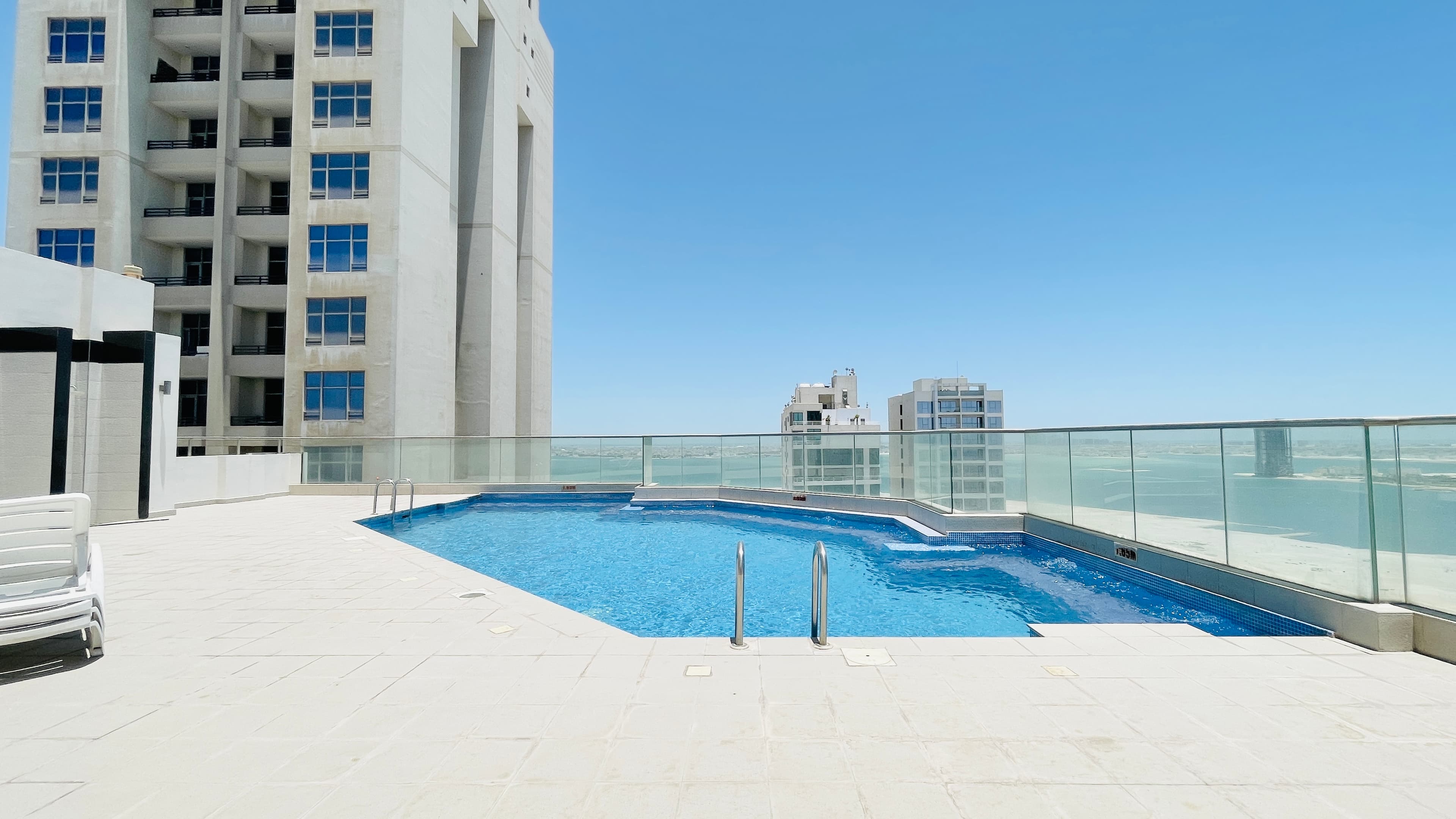CITY VIEW | MODERN | SPACIOUS ROOMS | AMENITIES