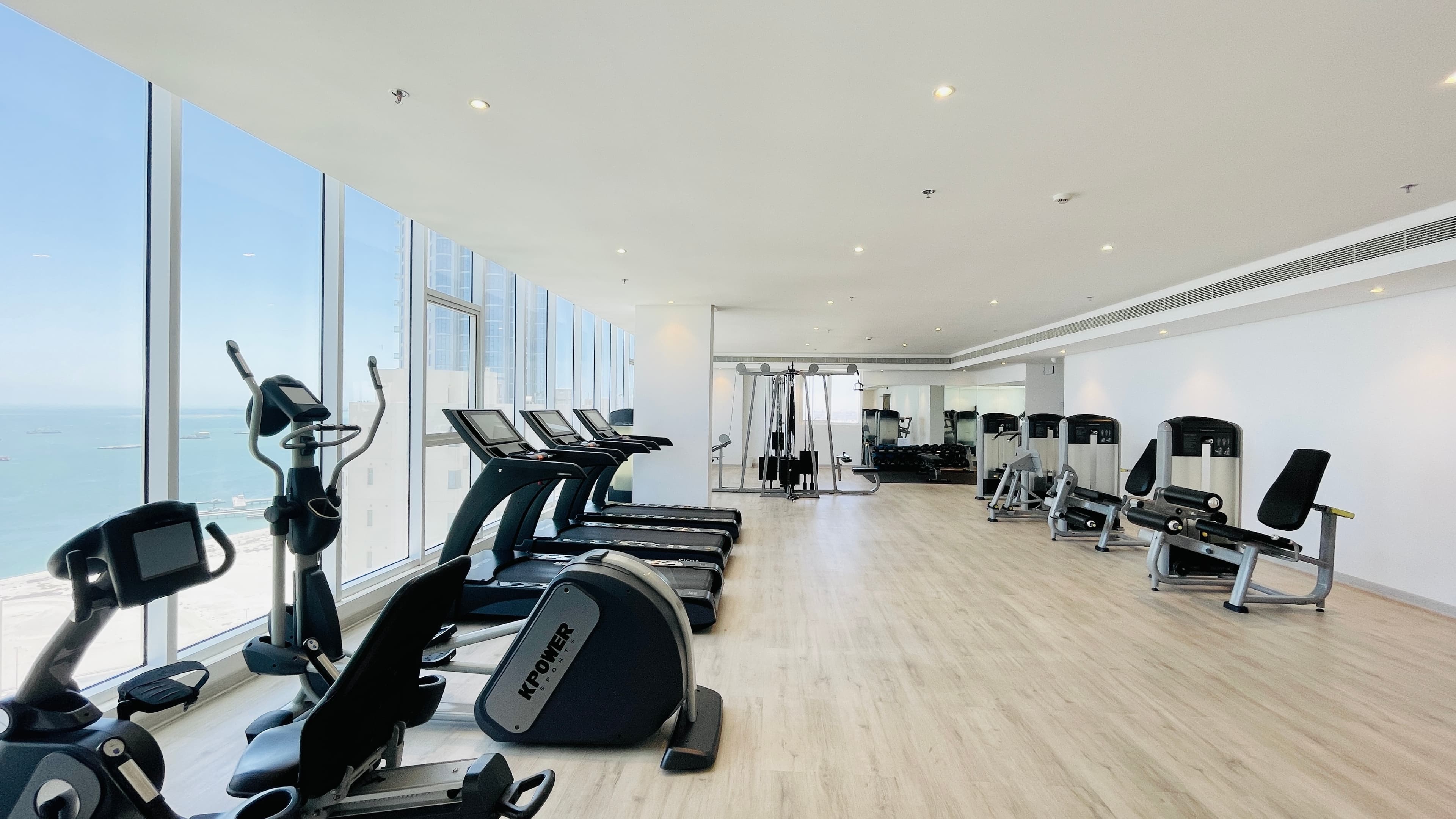 CITY VIEW | MODERN | SPACIOUS ROOMS | AMENITIES