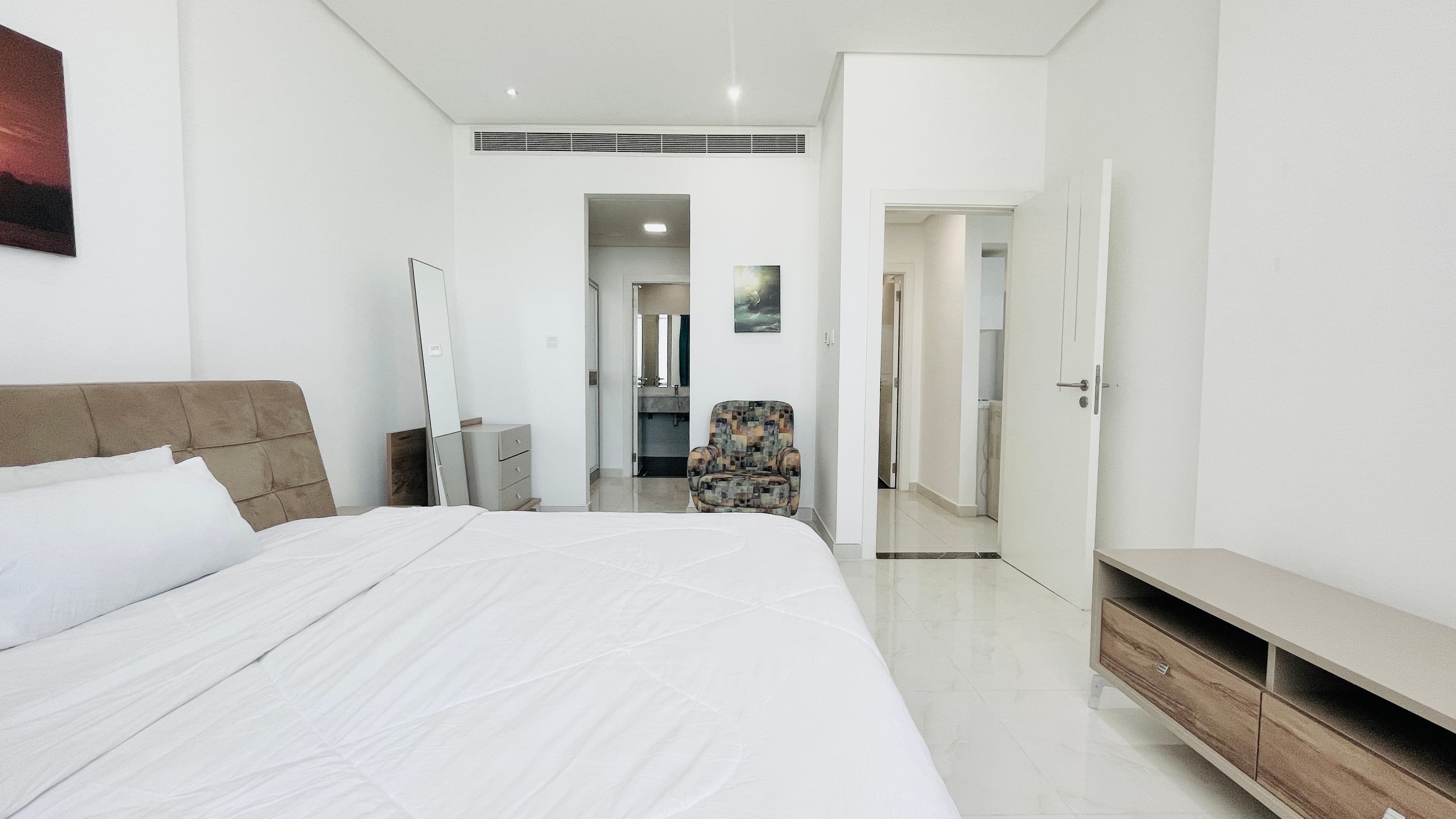 SPACIOUS ROOMS | GREAT FACILITIES | CITY VIEW | MODERN