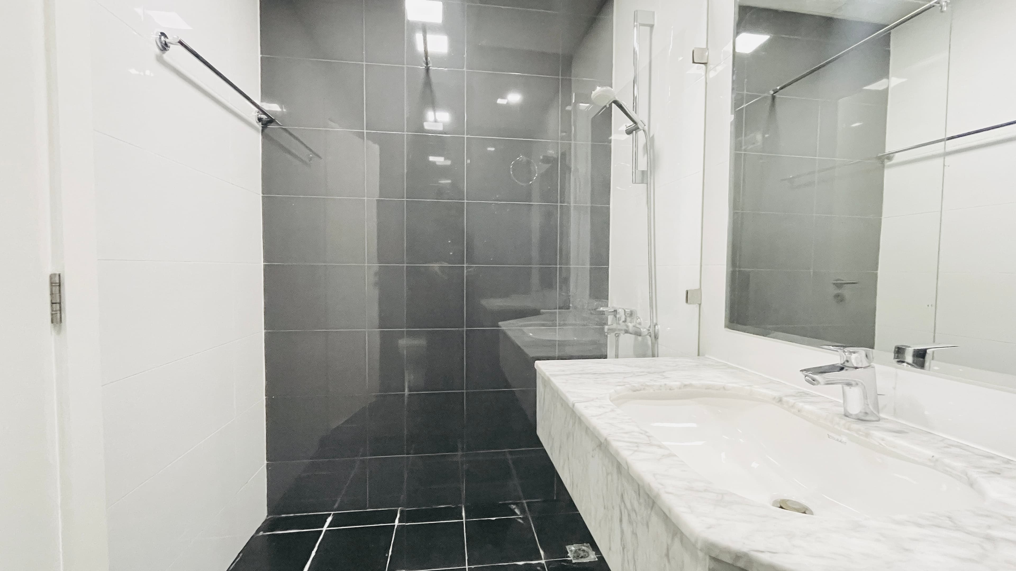 SPACIOUS ROOMS | GREAT FACILITIES | CITY VIEW | MODERN