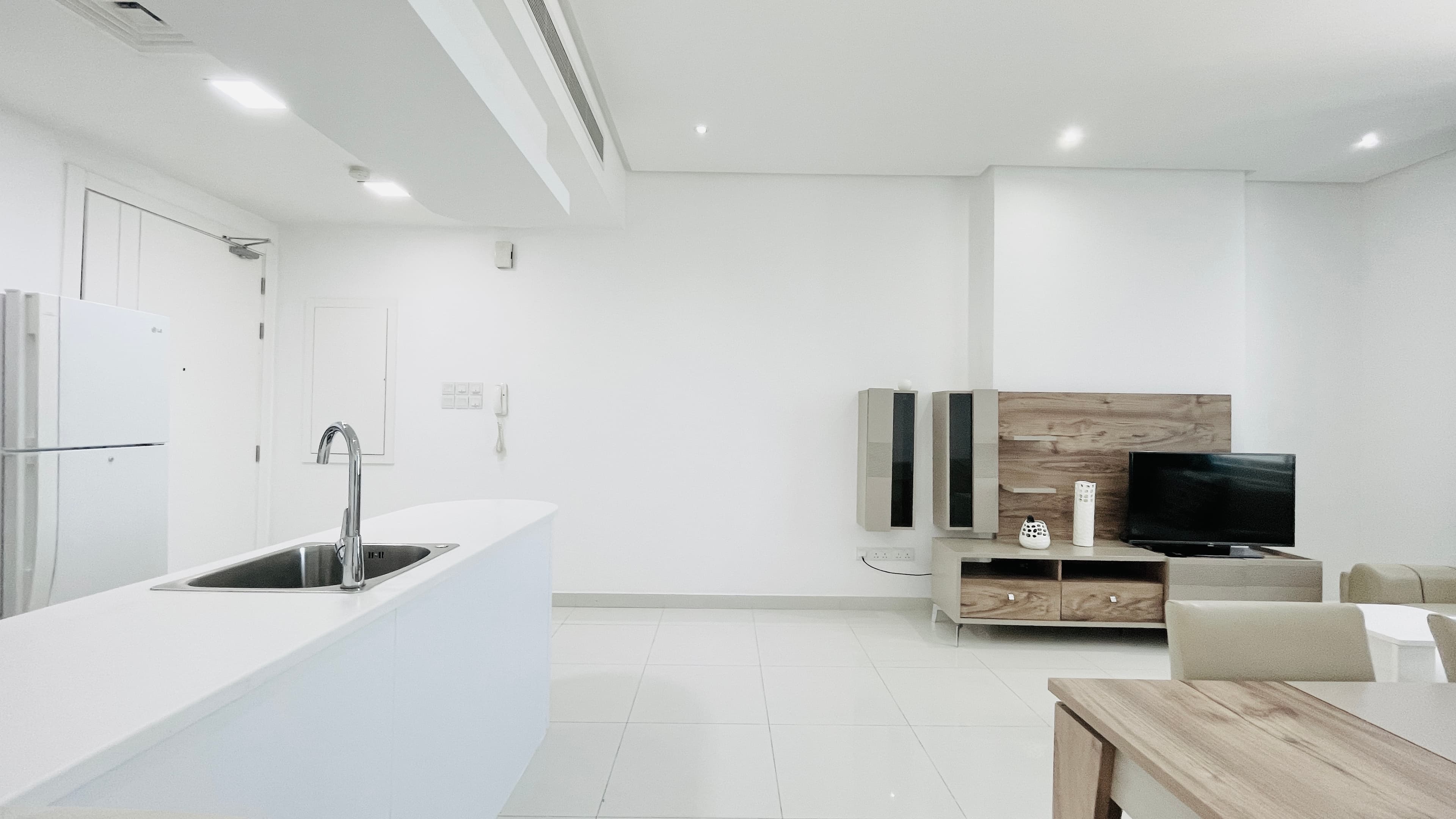 SPACIOUS ROOMS | GREAT FACILITIES | CITY VIEW | MODERN