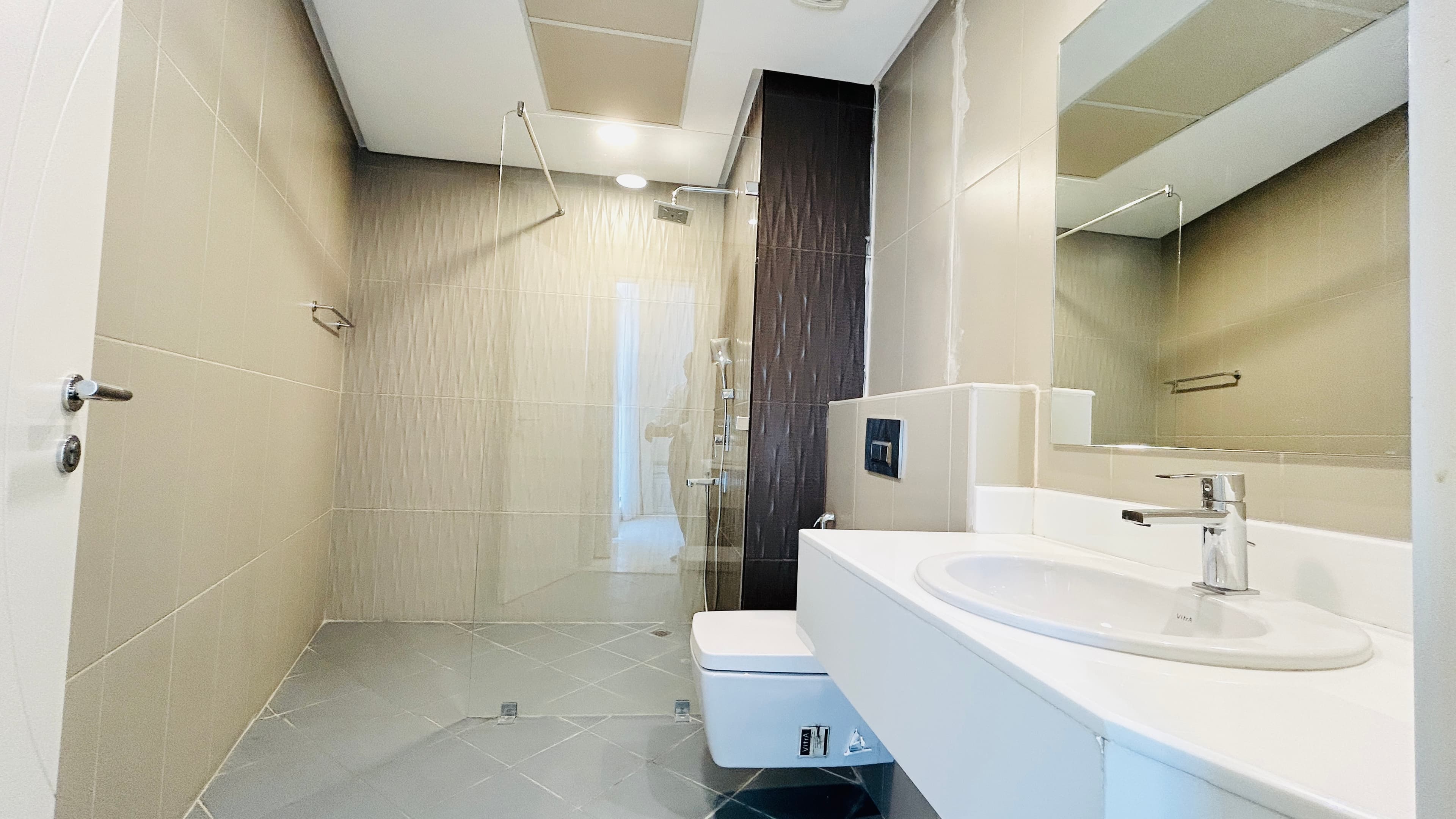 BRIGHT LIGHT | SPACIOUS | MAID ROOM | GREAT AMENITIES