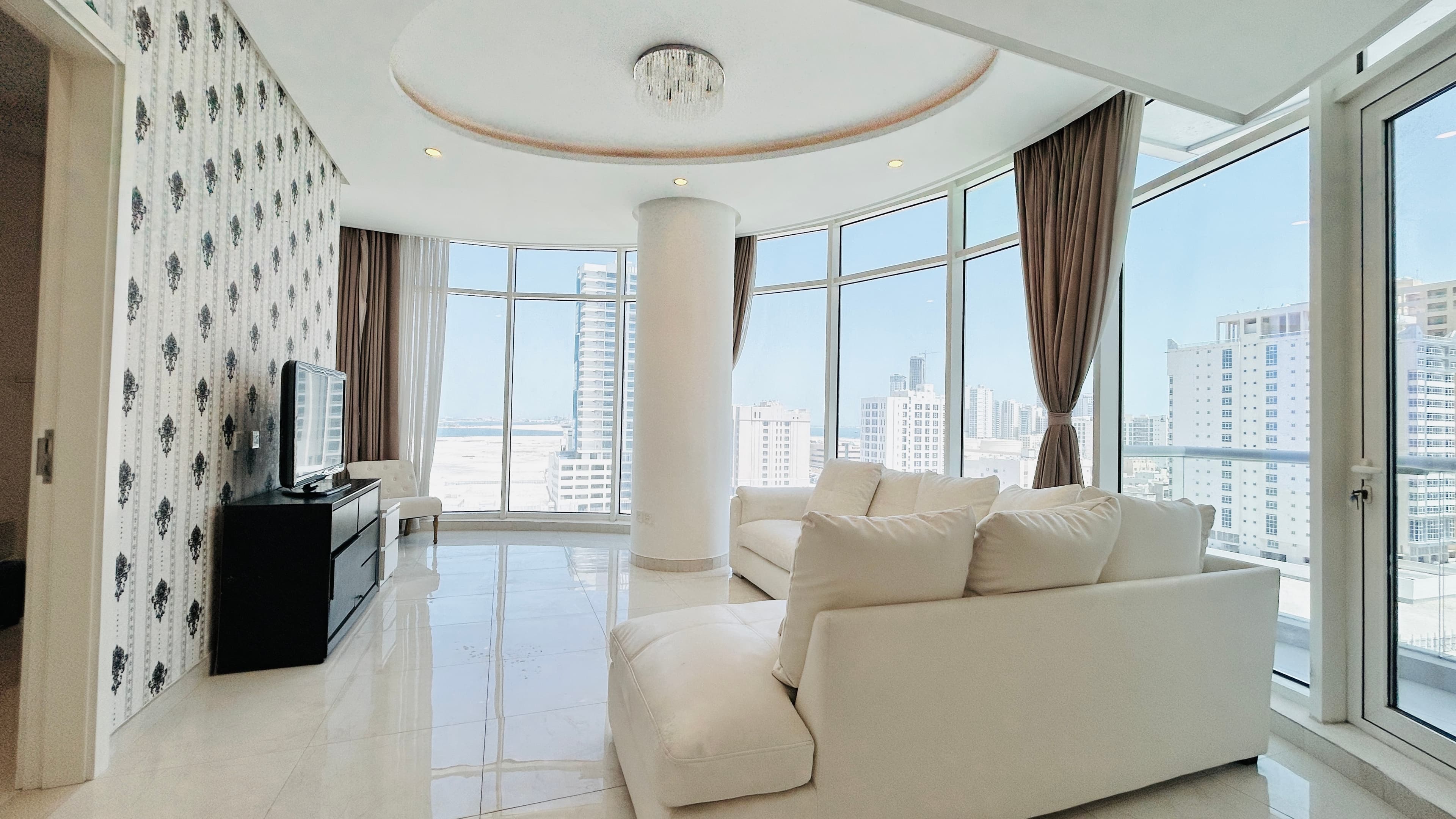 SPACIOUS ROOM | GREAT VIEW | GREAT AMENITIES