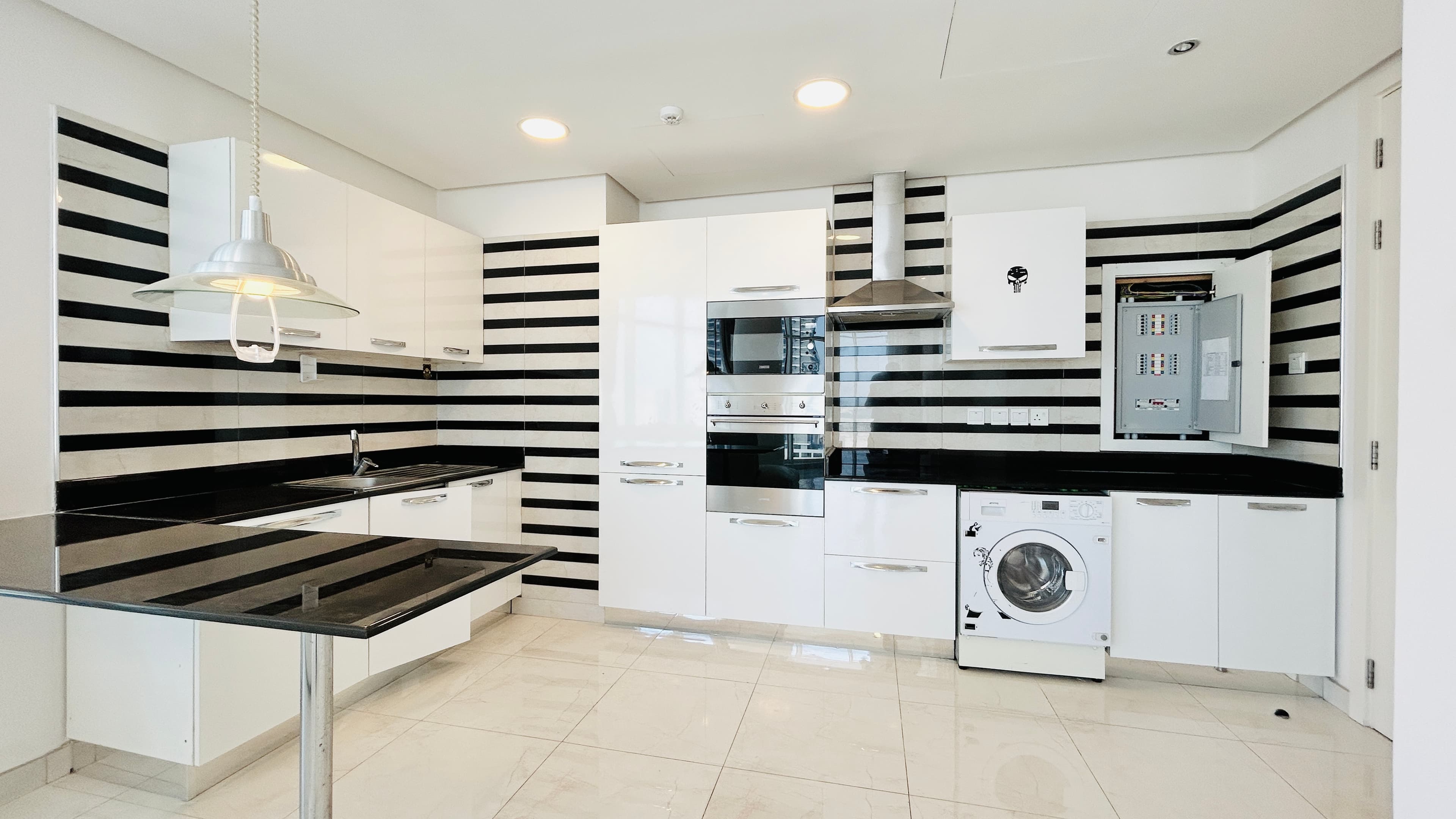 SPACIOUS ROOM | GREAT VIEW | GREAT AMENITIES