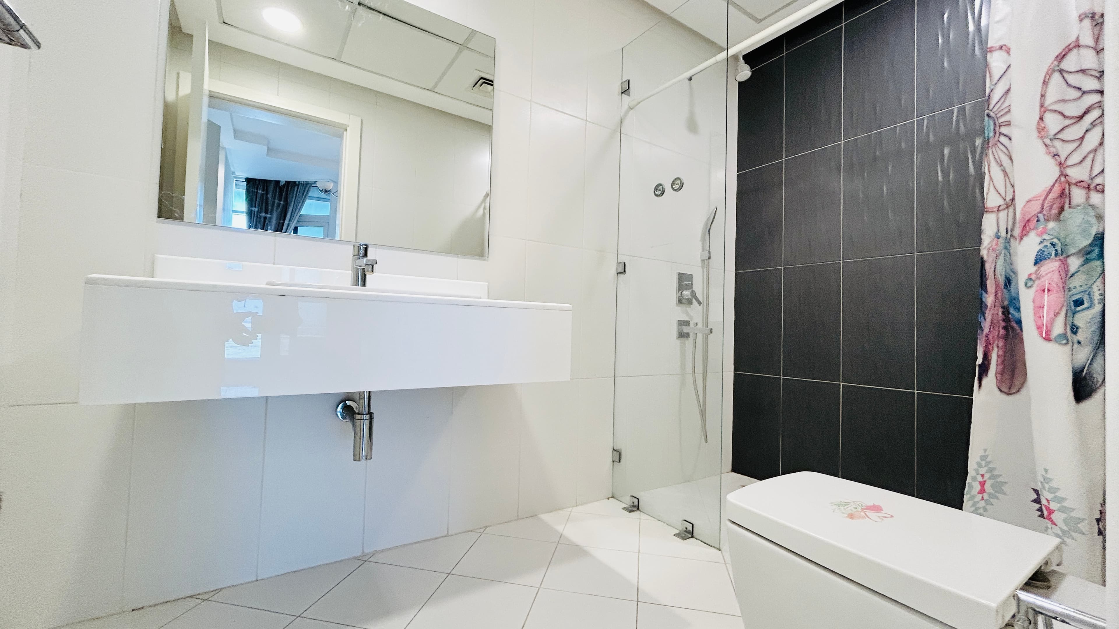 SPACIOUS ROOM | GREAT VIEW | GREAT AMENITIES