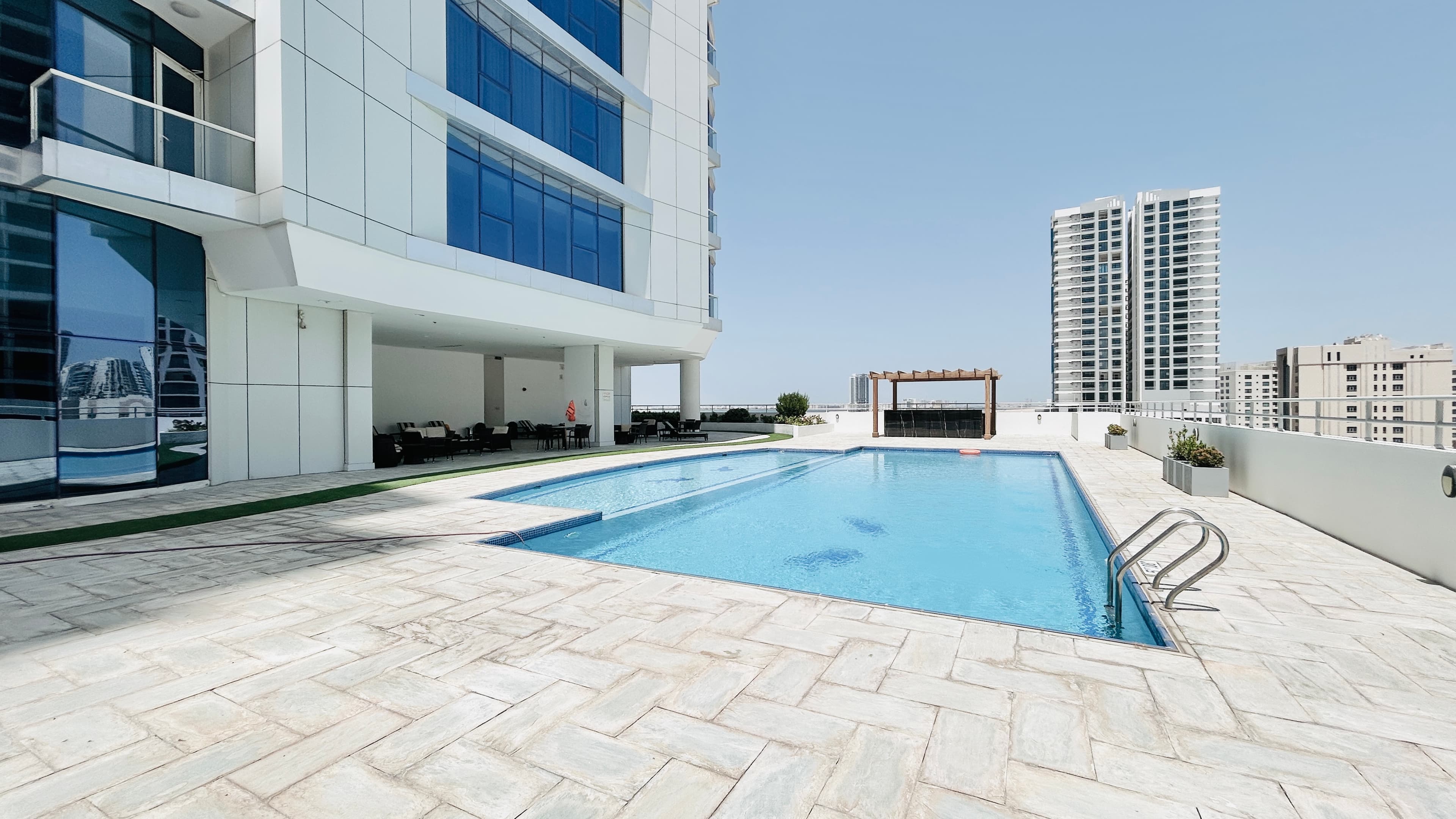 SPACIOUS ROOM | GREAT VIEW | GREAT AMENITIES