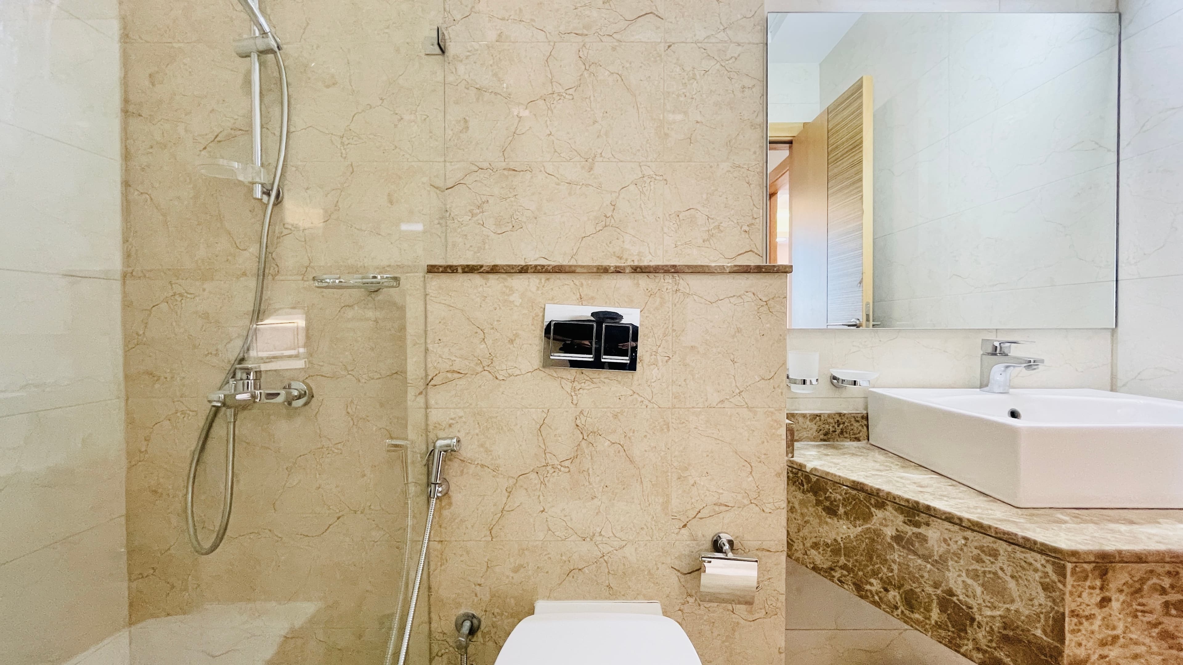 CITY VIEW | SPACIOUS | ROOMS | GREAT FACILITIES