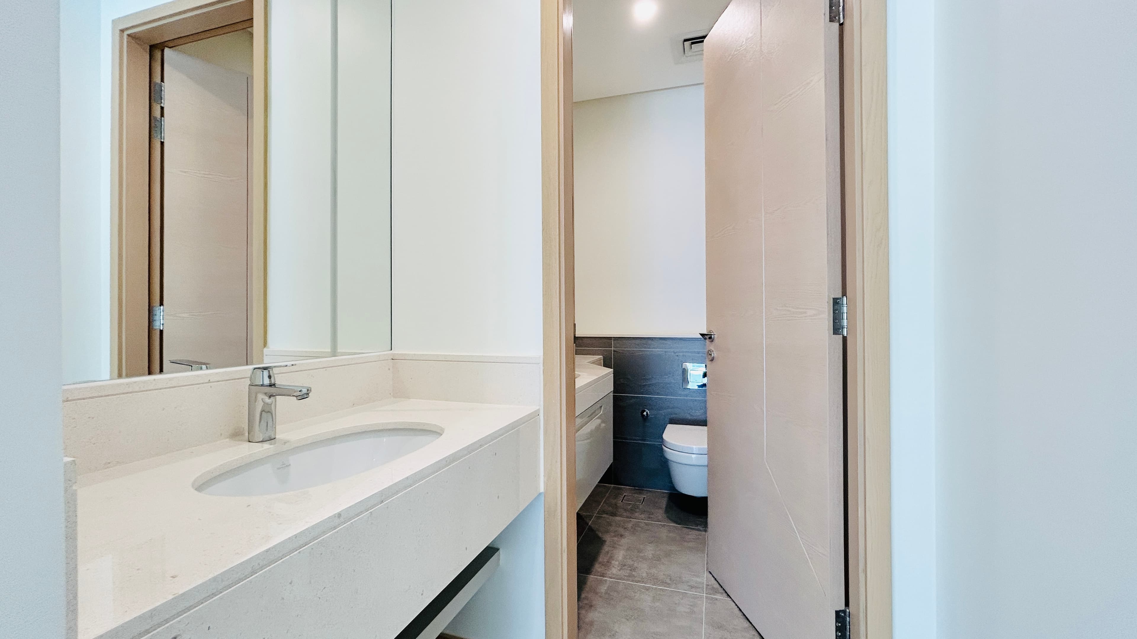 BRAND NEW | MODERN | PRIVATE POOL | WATERFRONT VIEW
