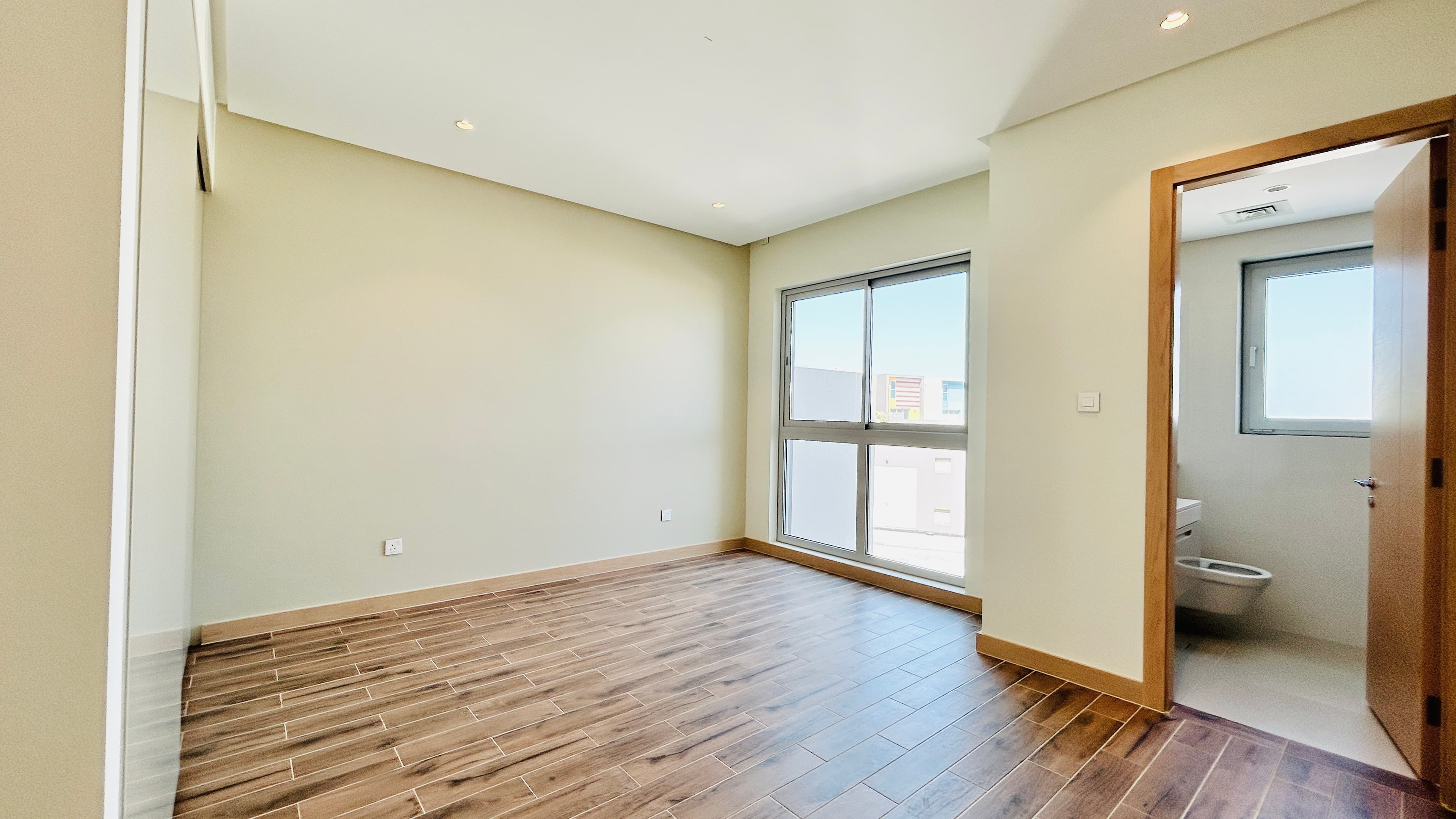 BRAND NEW | MODERN | PRIVATE POOL | WATERFRONT VIEW