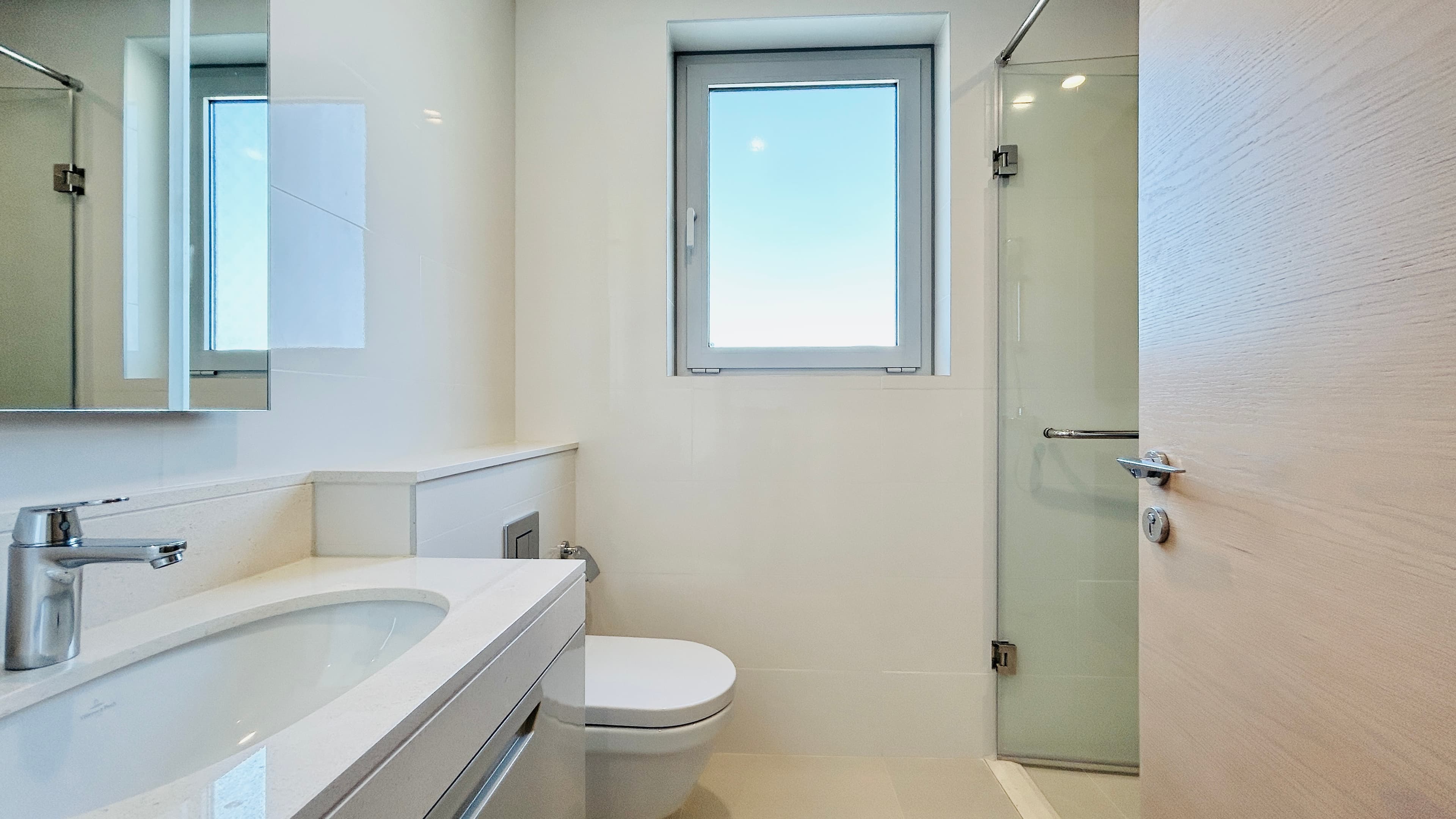 BRAND NEW | MODERN | PRIVATE POOL | WATERFRONT VIEW