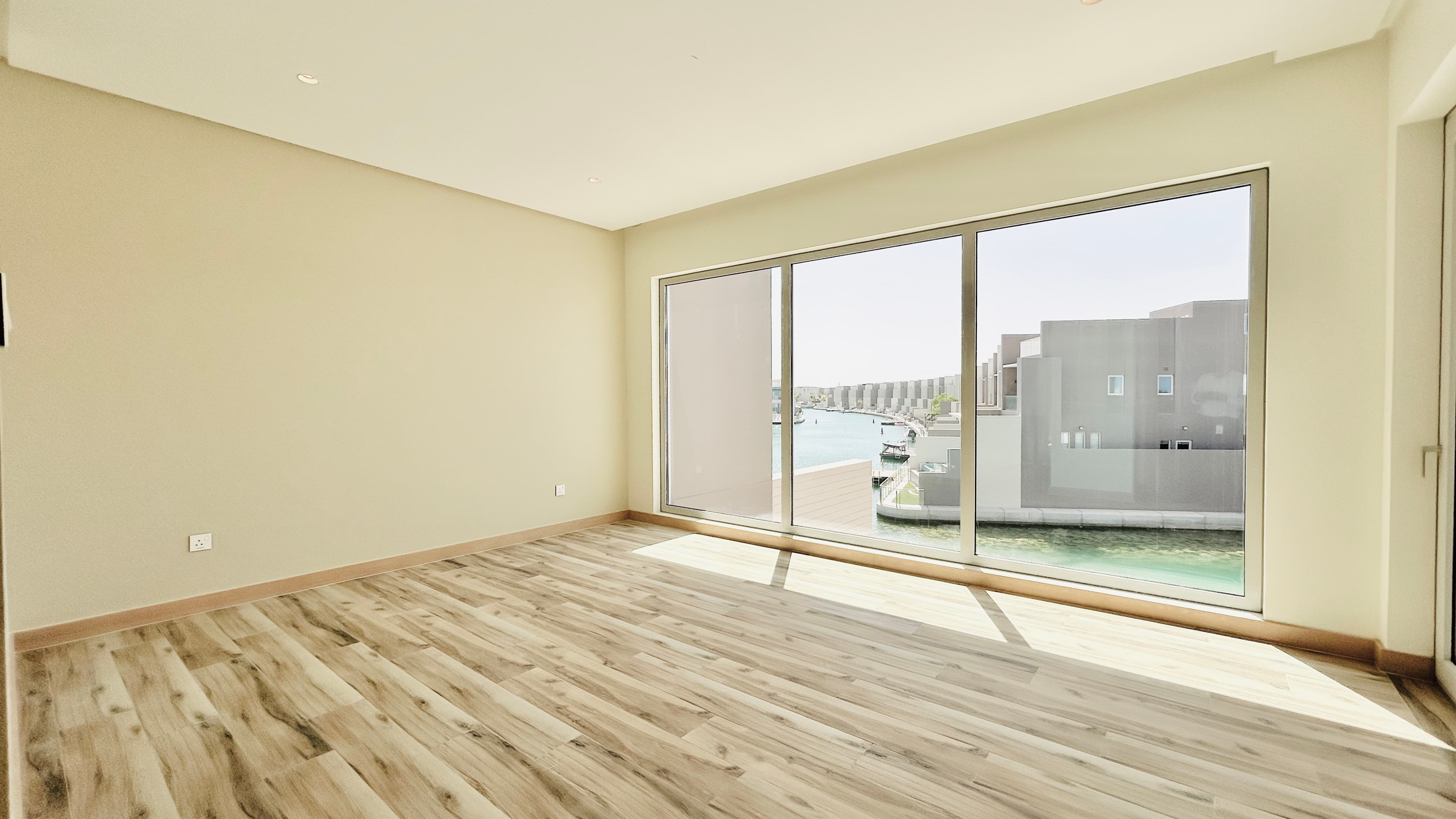 BRAND NEW | MODERN | PRIVATE POOL | WATERFRONT VIEW