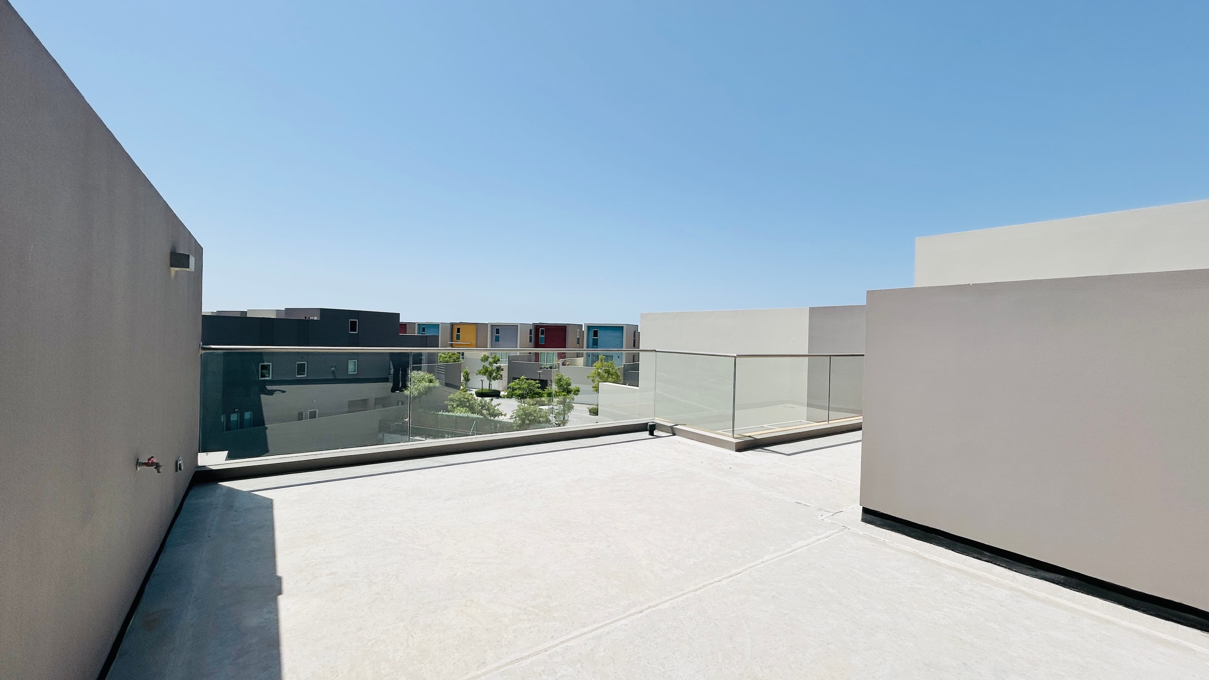 BRAND NEW | MODERN | PRIVATE POOL | WATERFRONT VIEW
