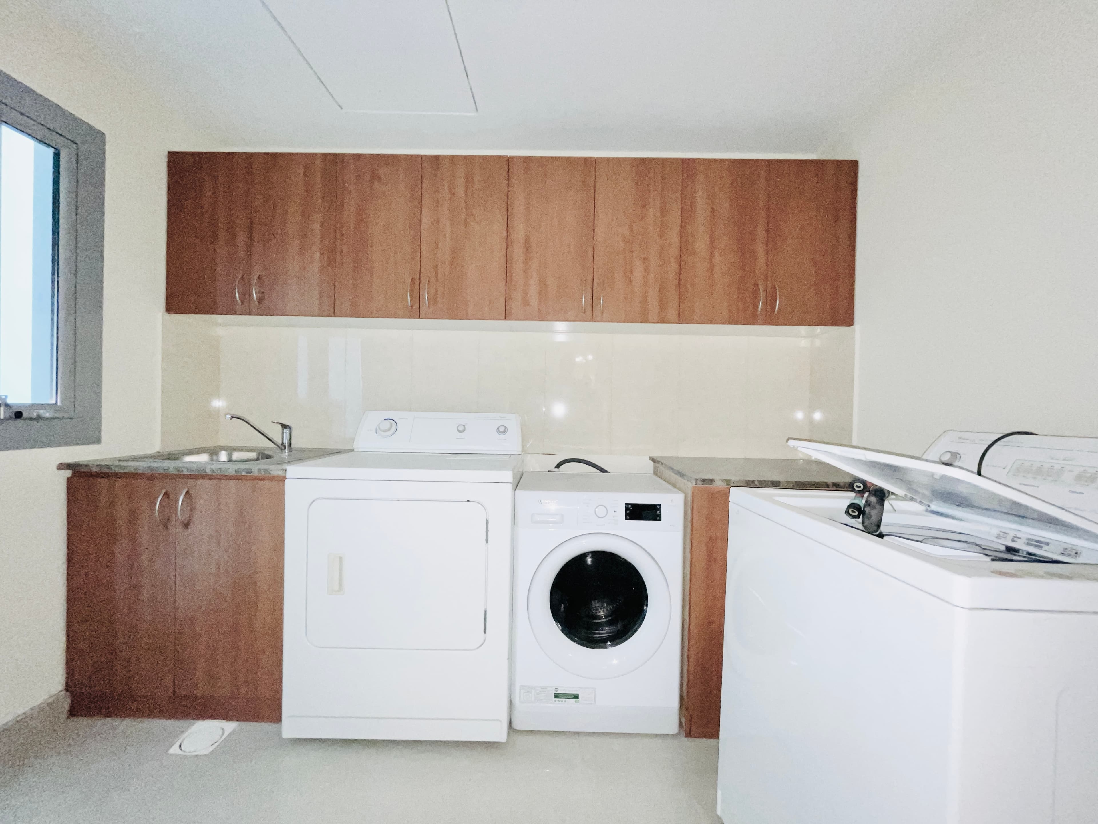 MODERN | SPACIOUS ROOMS | CITY VIEW | GREAT FACILITIES