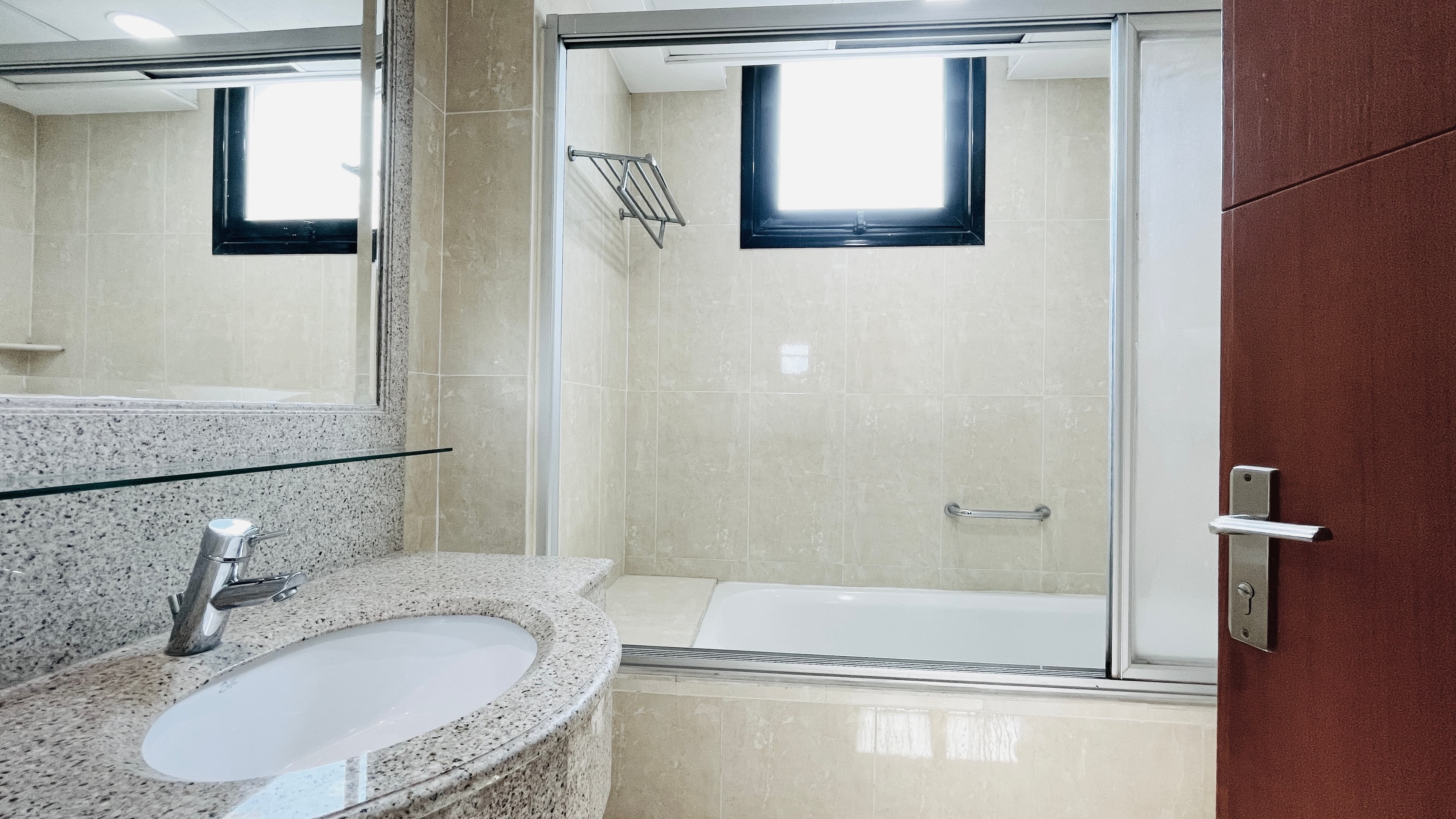 HOUSE KEEPING | BALCONY | CITYVIEW | GREAT FACILITIES