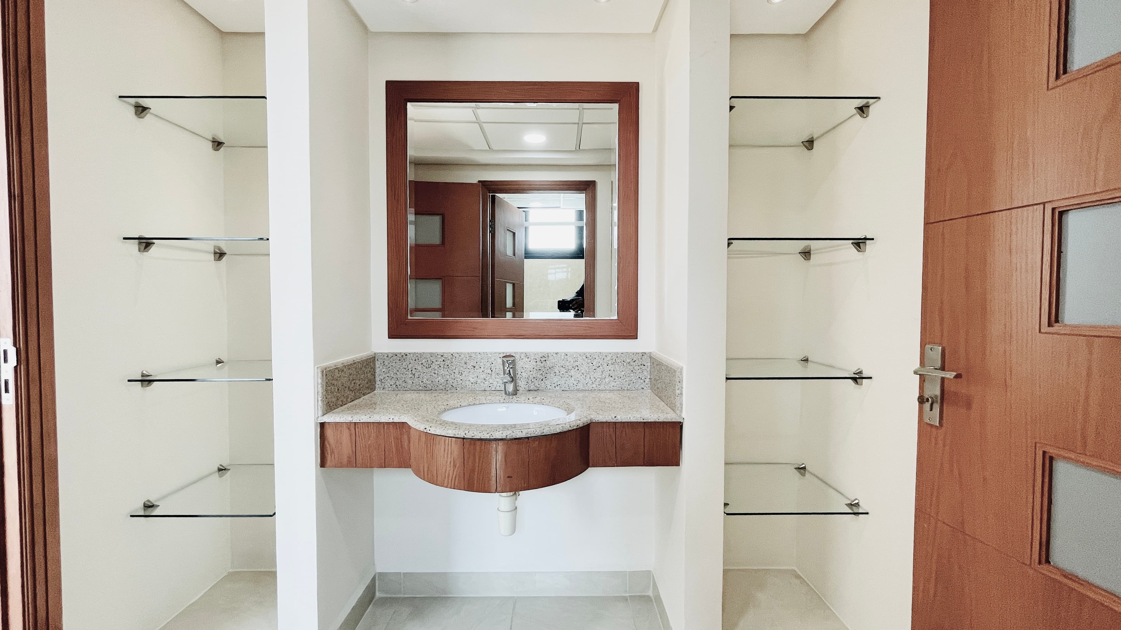 HOUSE KEEPING | BALCONY | CITYVIEW | GREAT FACILITIES