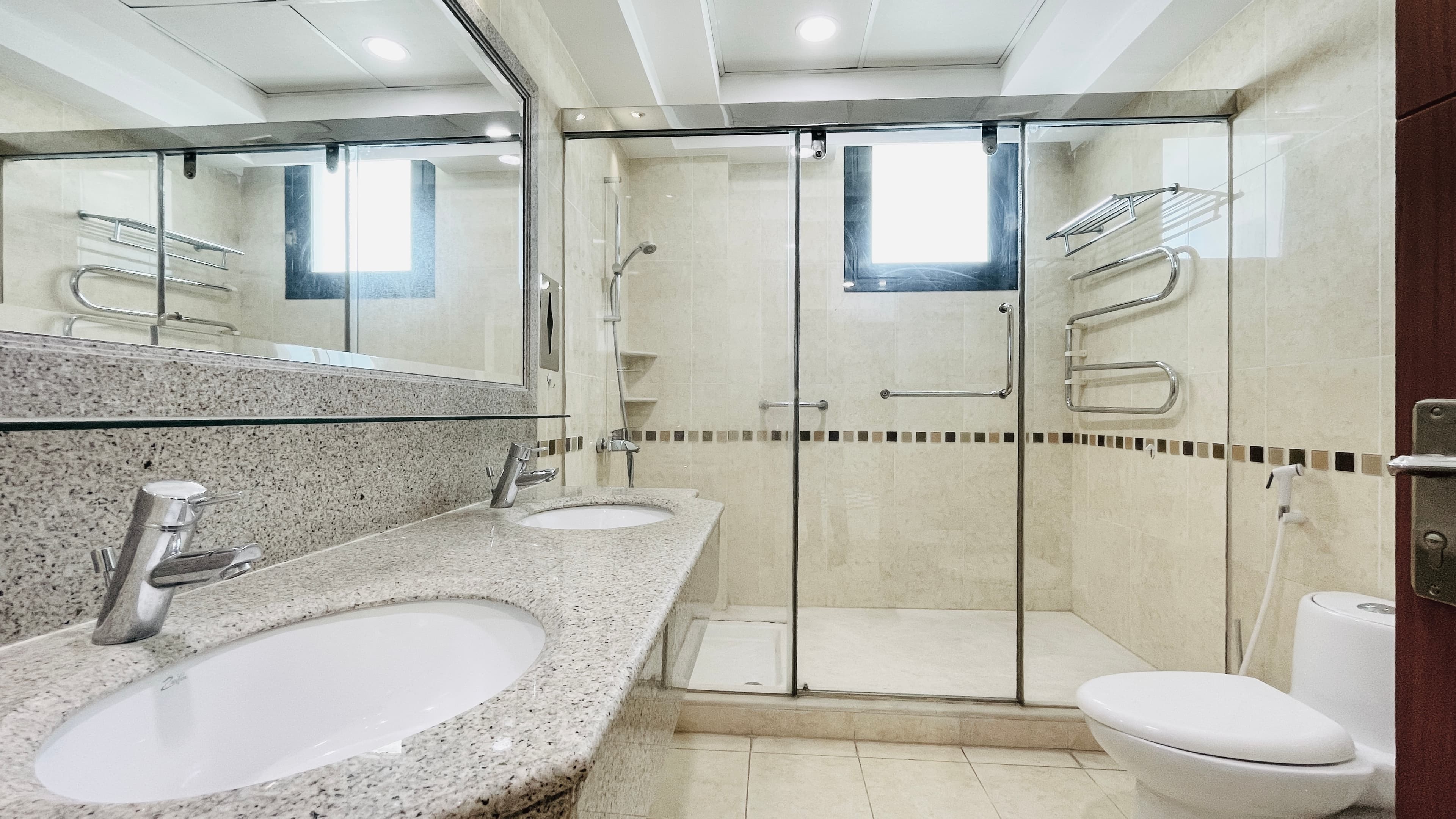 HOUSE KEEPING | SPACIOUS ROOMS | BALCONY | CITYVIEW
