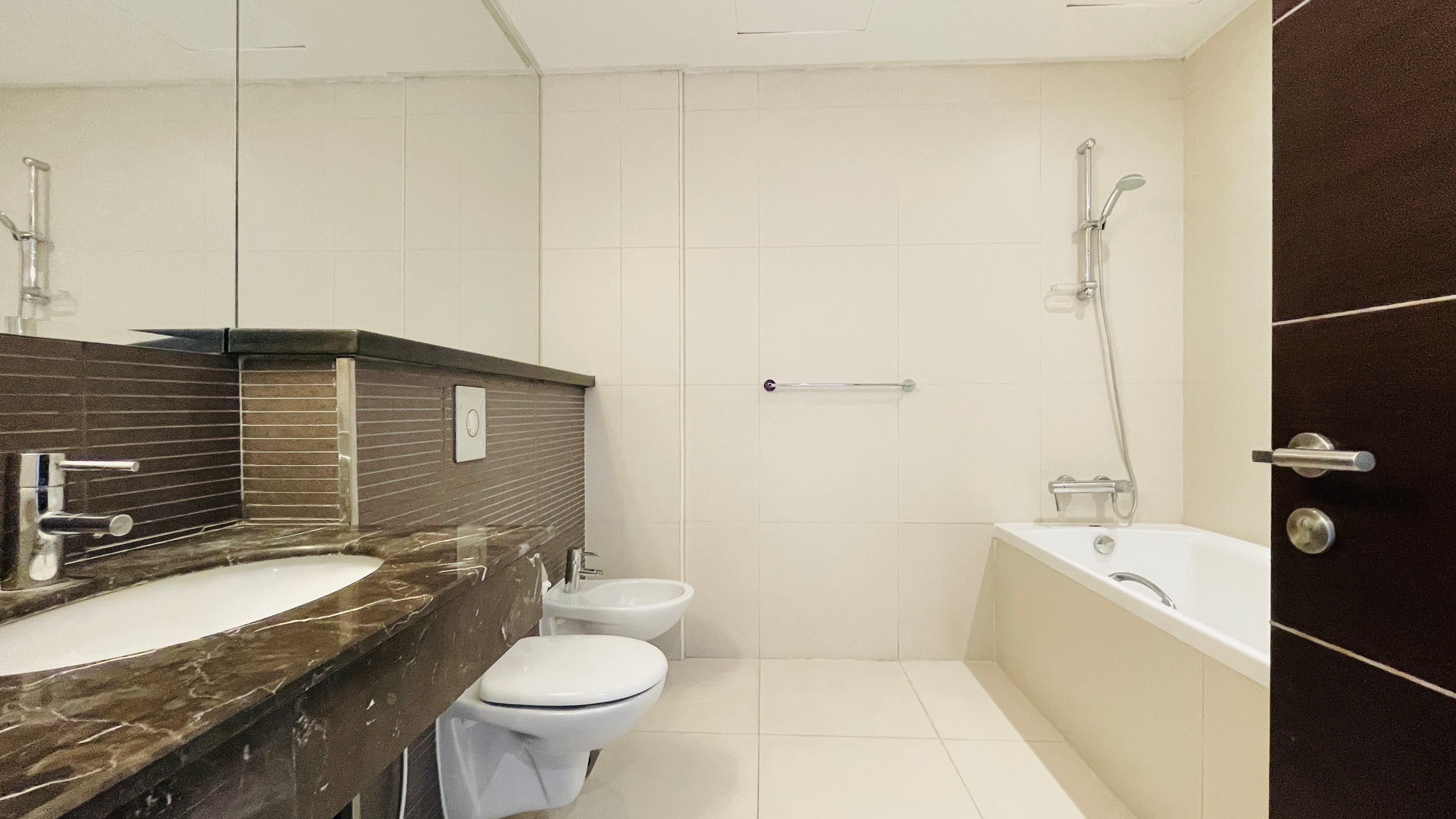 UNLIMITED EWA | HOUSEKEEPING | SPACIOUS | BALCONY