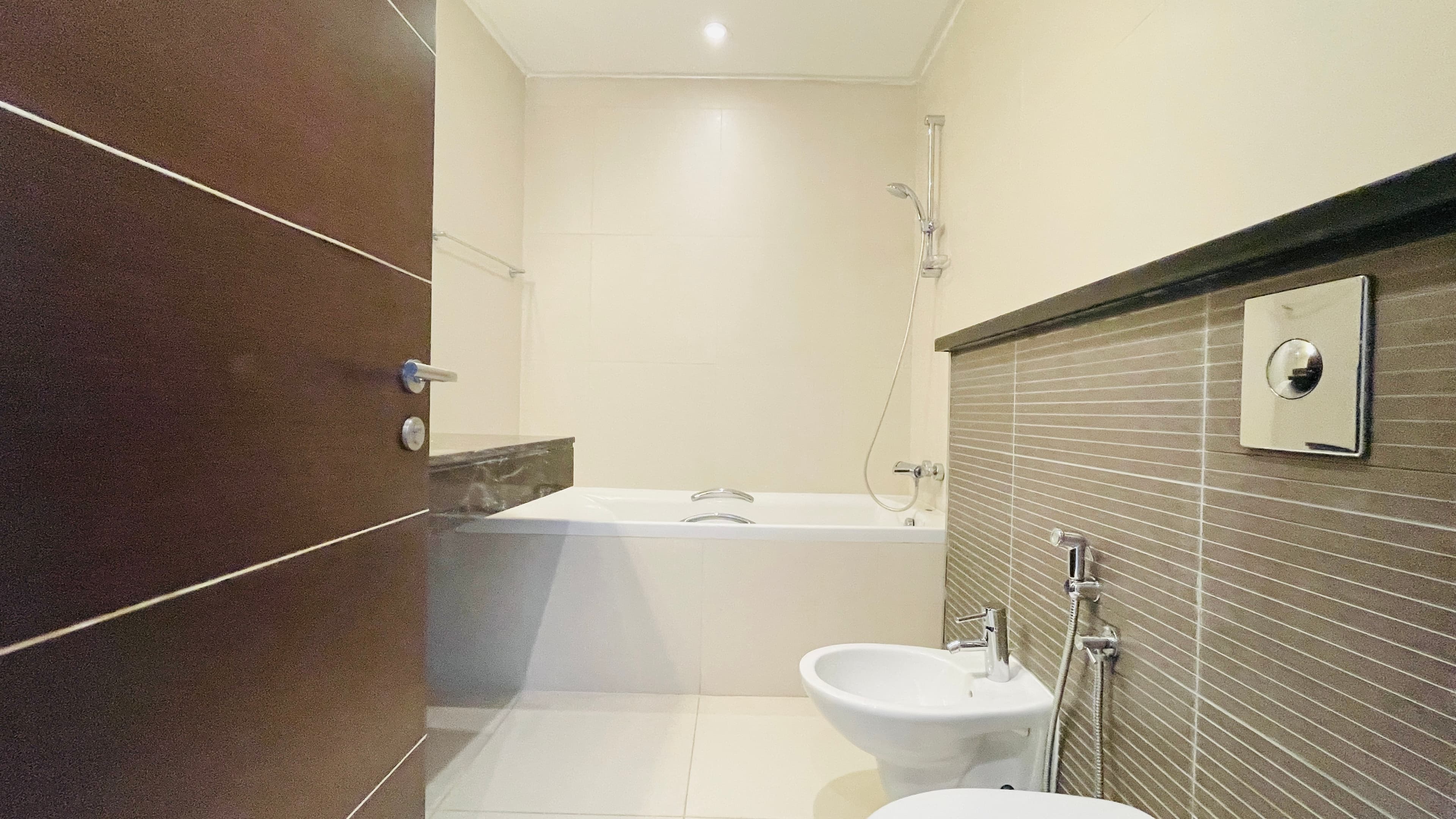 UNLIMITED EWA | HOUSEKEEPING | SPACIOUS | BALCONY
