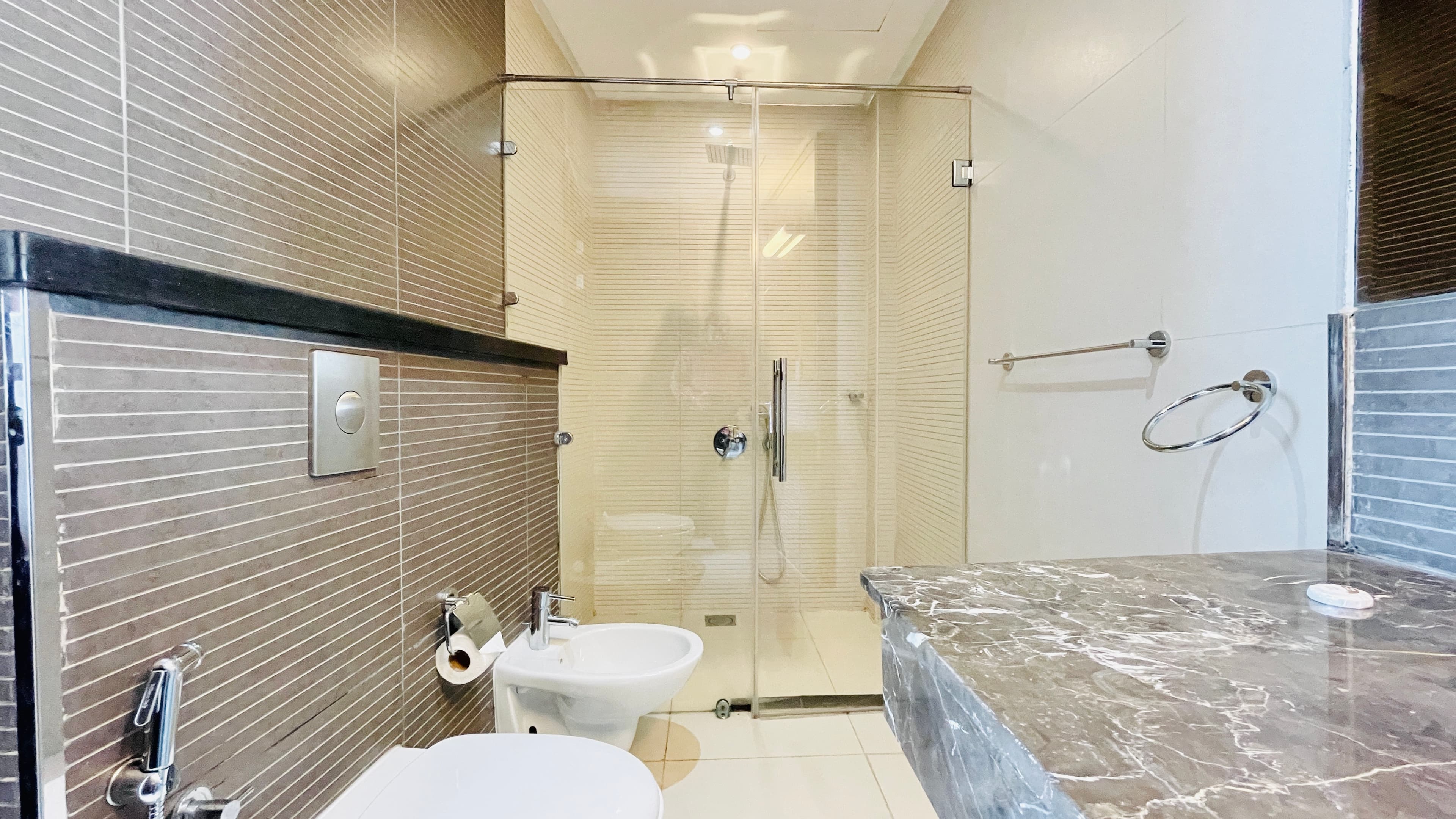 UNLIMITED EWA | HOUSEKEEPING | SPACIOUS | BALCONY