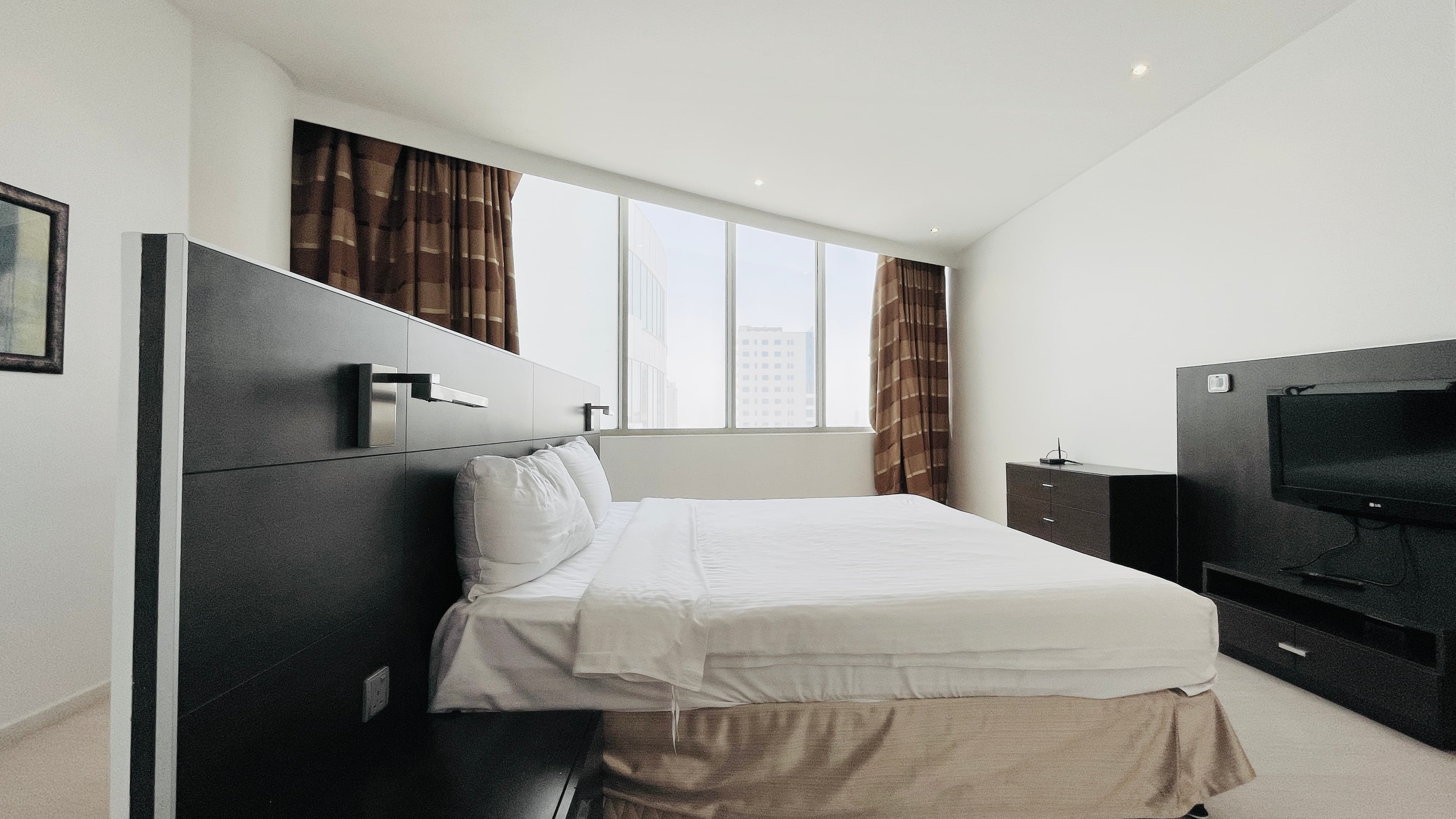 UNLIMITED EWA | HOUSEKEEPING | SPACIOUS | BALCONY