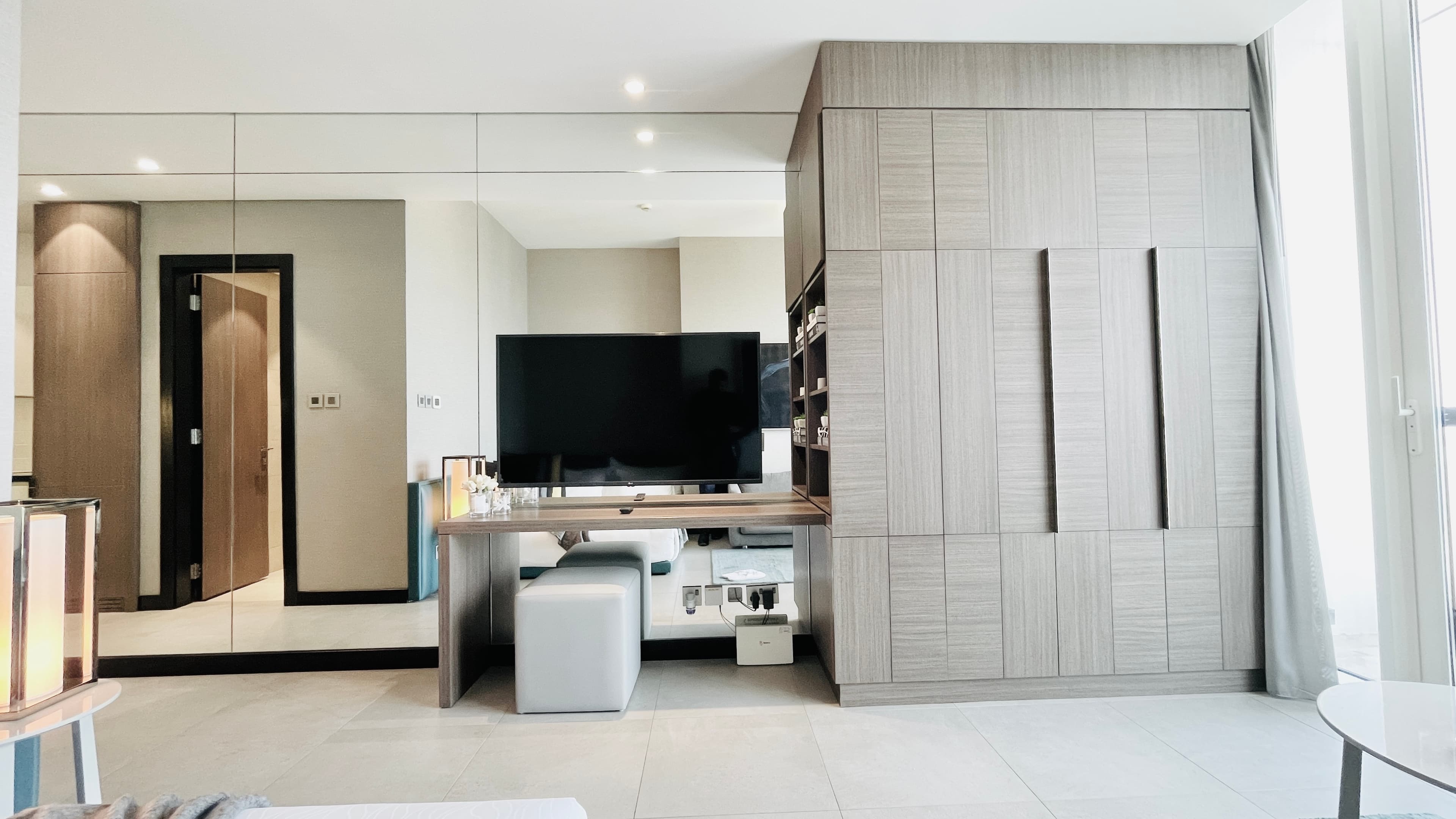 LUXURY | GREAT AMENITIES | MODERN | BALCONY