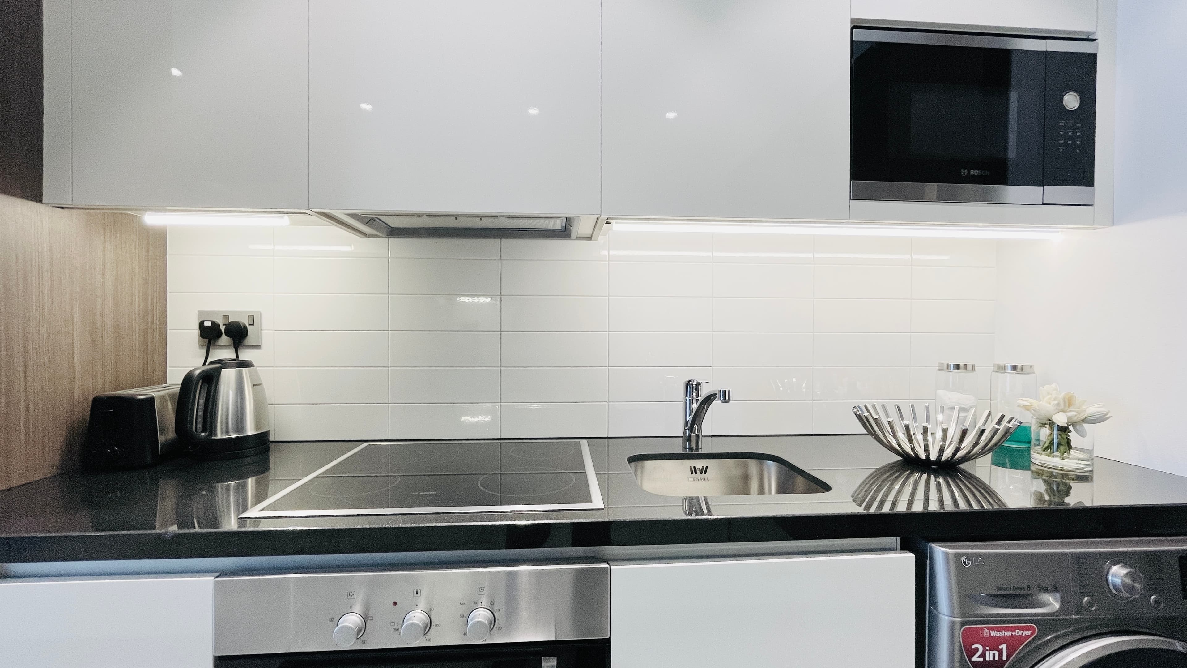 LUXURY | GREAT AMENITIES | MODERN | BALCONY
