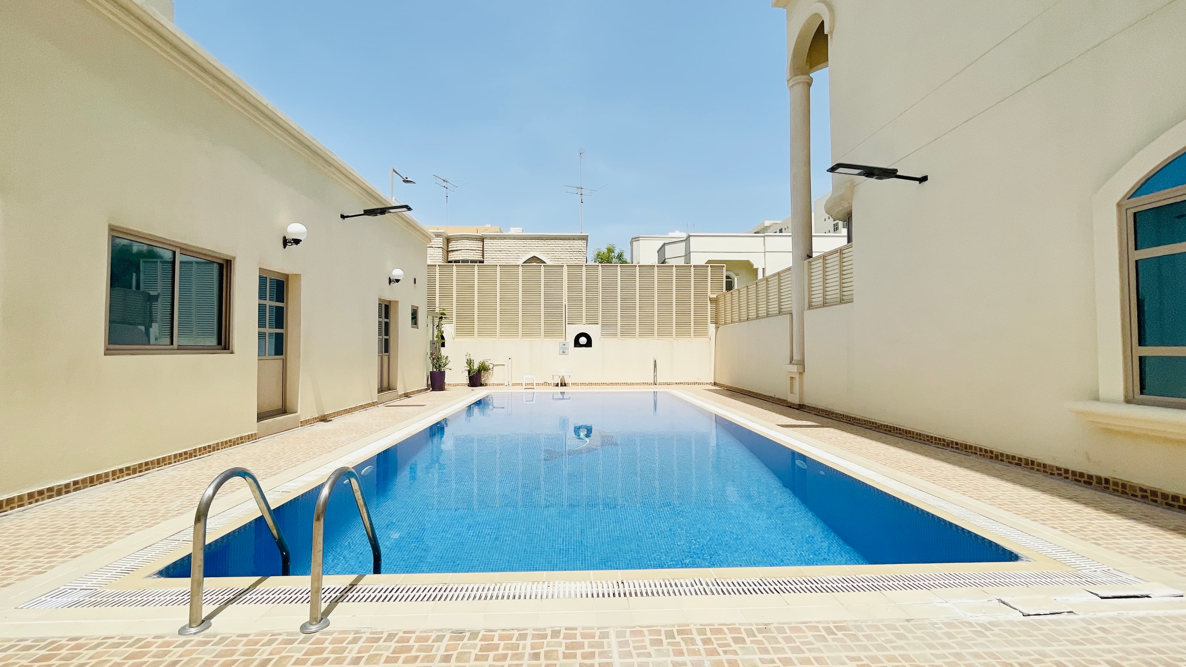 FURNISHED VILLA | TERRACE | SPACIOUS | PRIVATE GARAGE